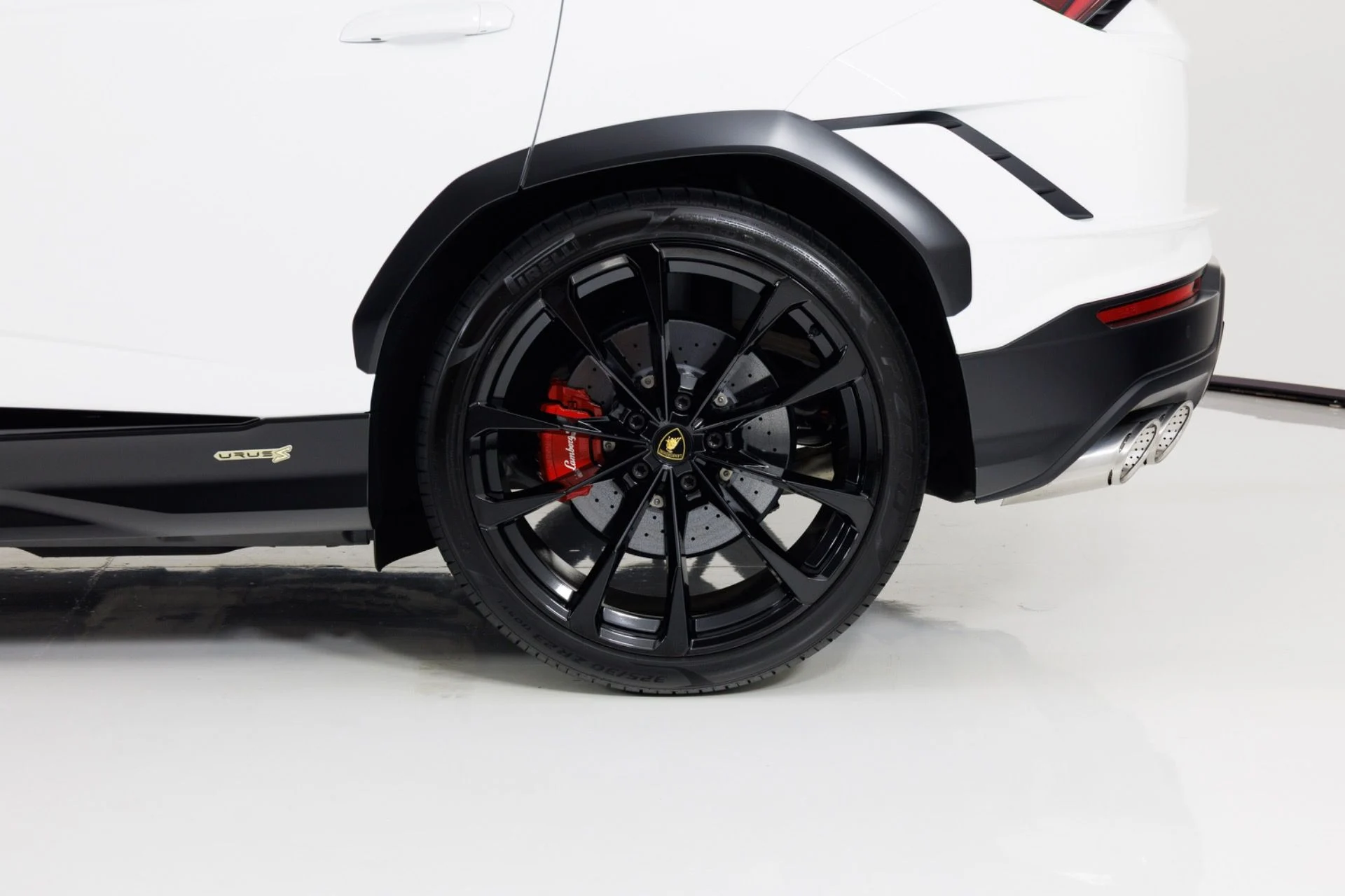 mph010_3719993980_Used_2024_Lamborghini_Urus_S_1788297644_6fb03d2131