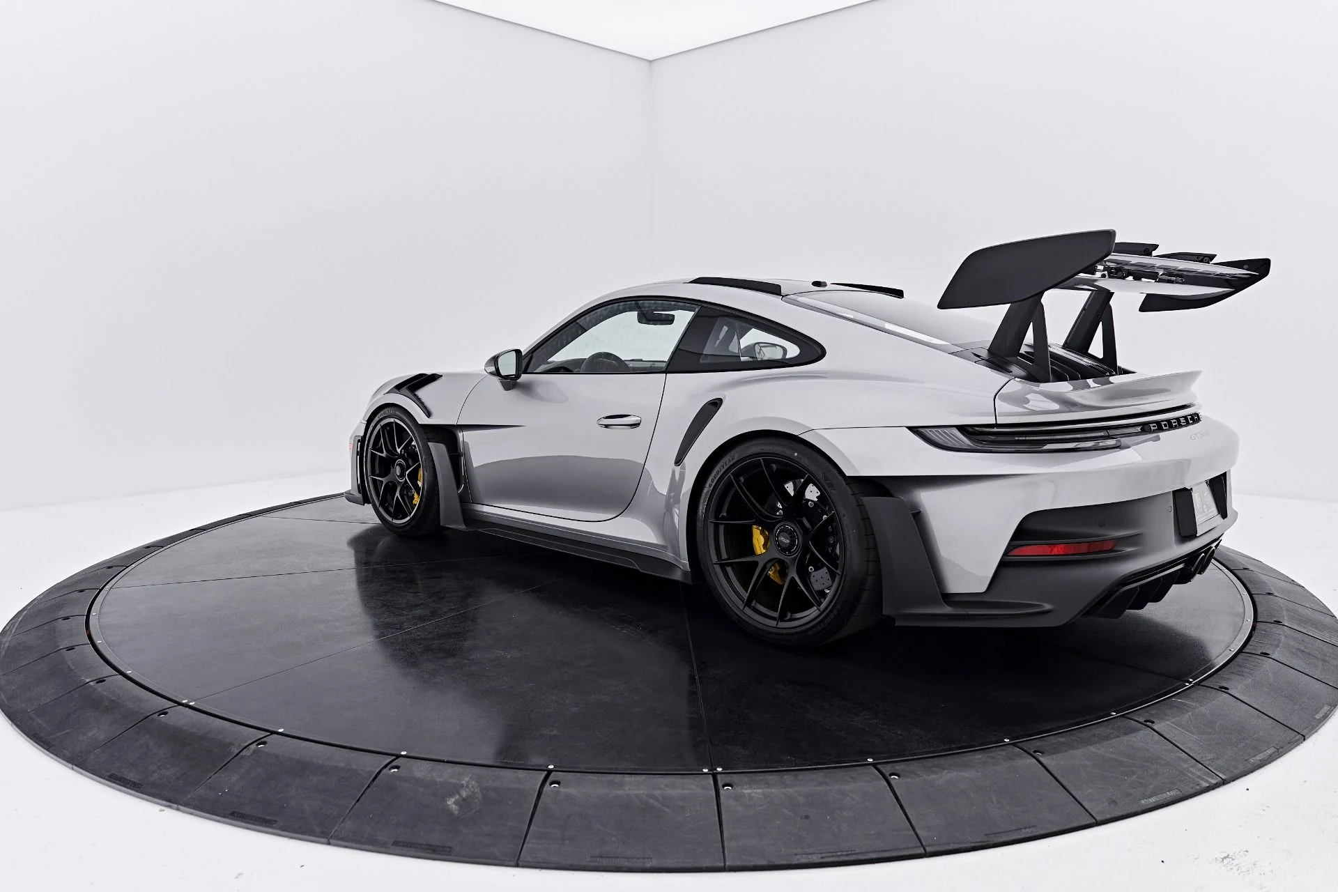 mph010_3724819761_Used_2024_Porsche_911_GT_3_RS_1789624384_52b868bc4c