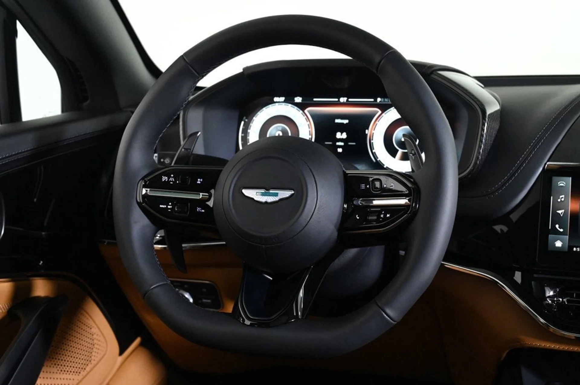 mph010_37275975_new_2025_aston_martin_dbx_707awd_11350_22901313_10_1024_66cdfe08e0