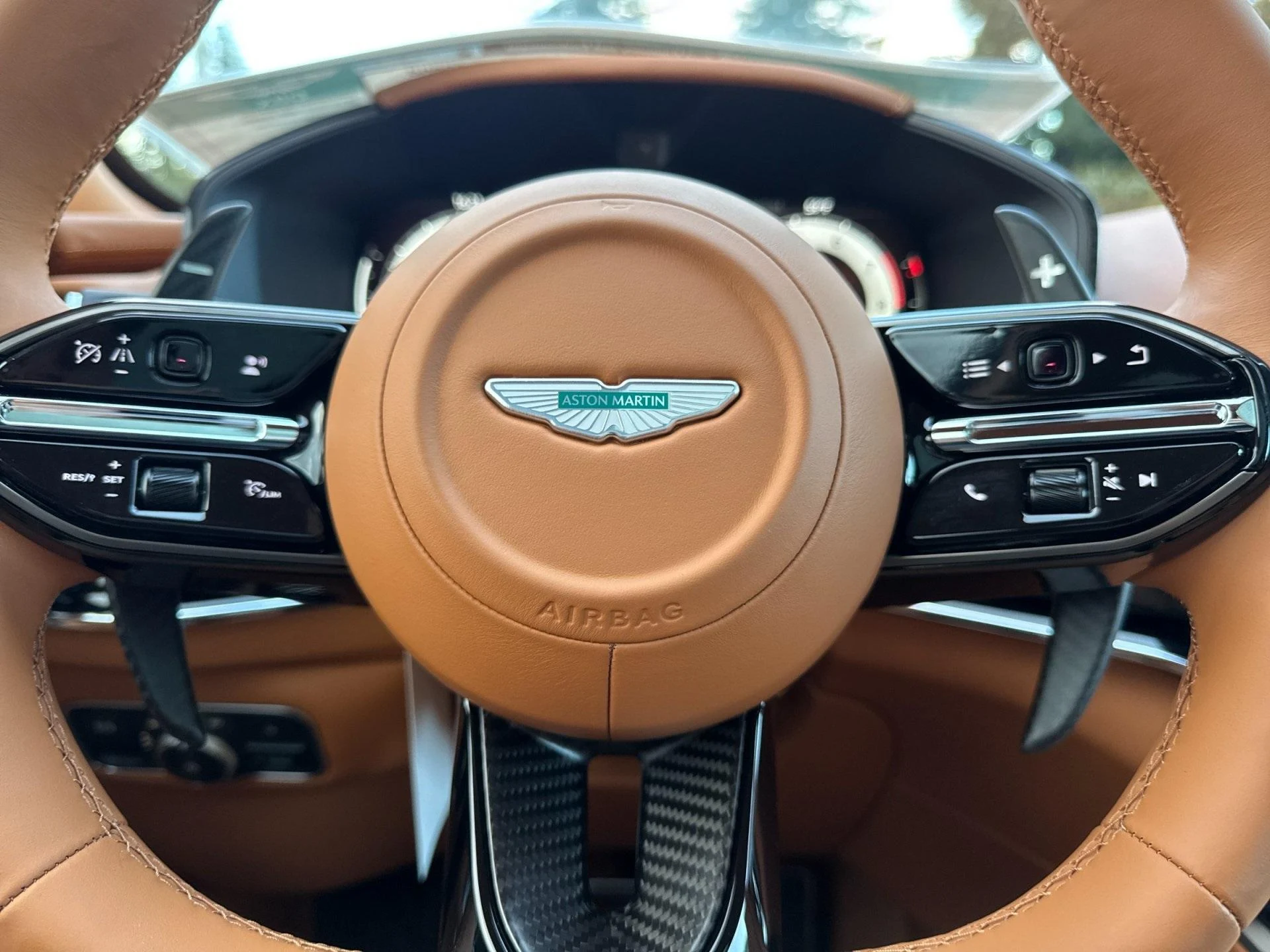 mph010_373349327_New_2026_Aston_Martin_DBX_707_1767798689_81ca0ef0f1