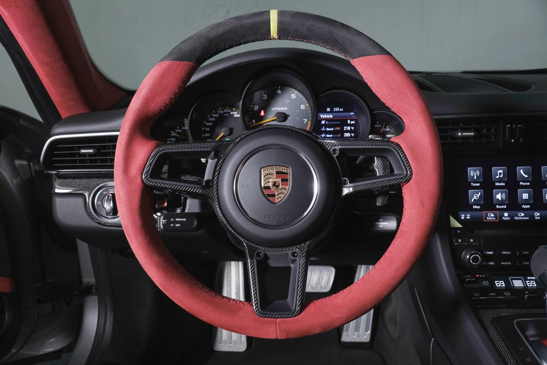 mph010_3734095513_Used_2018_Porsche_911_GT_2_RS_1779312801_17f00267d0