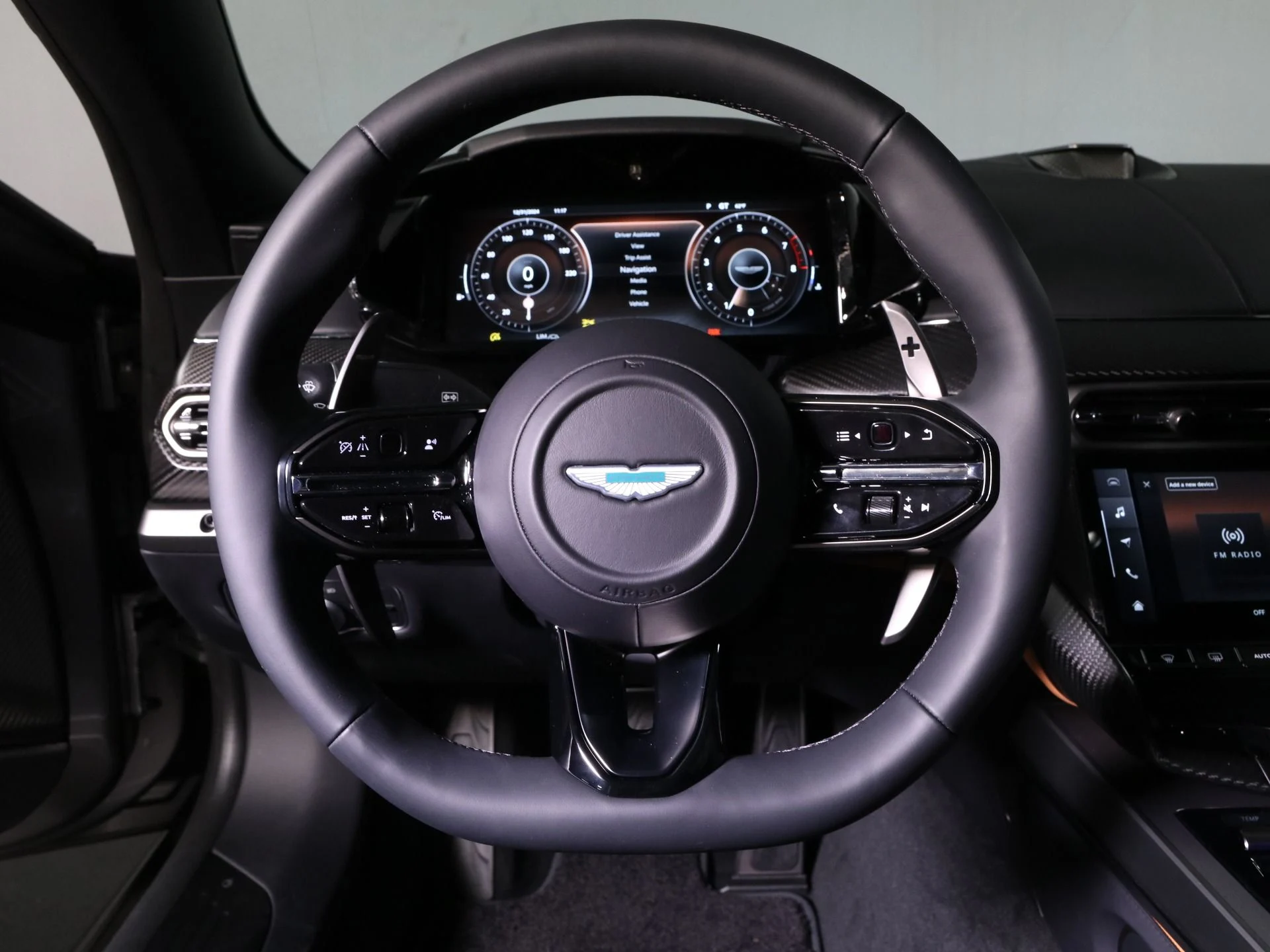 mph010_3736125677_New_2025_Aston_Martin_Vanquish_V12_1742253092_e21bf121d7