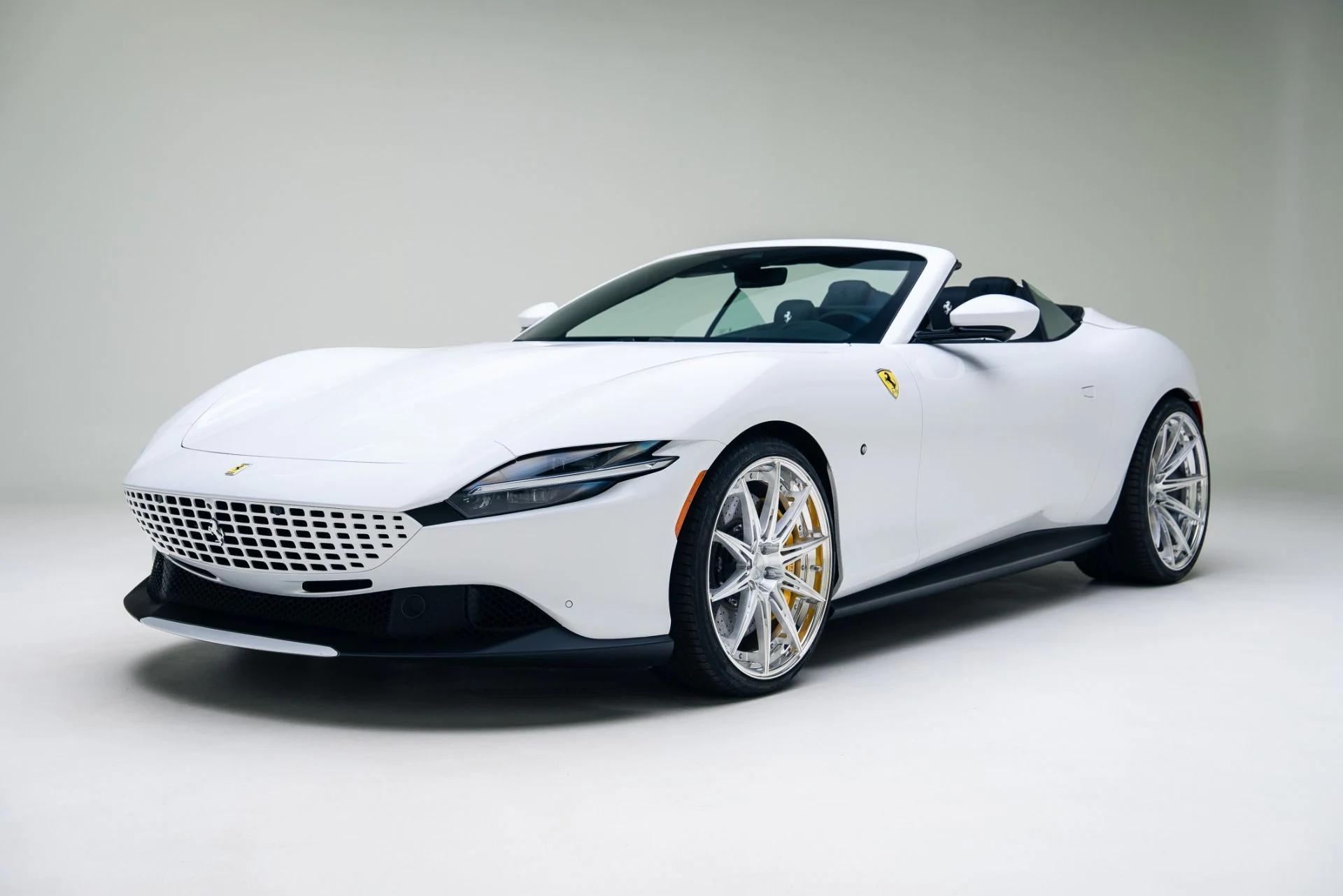 mph010_3736999329_Used_2025_Ferrari_Roma_Spider_1766089214_3bde5f90ae