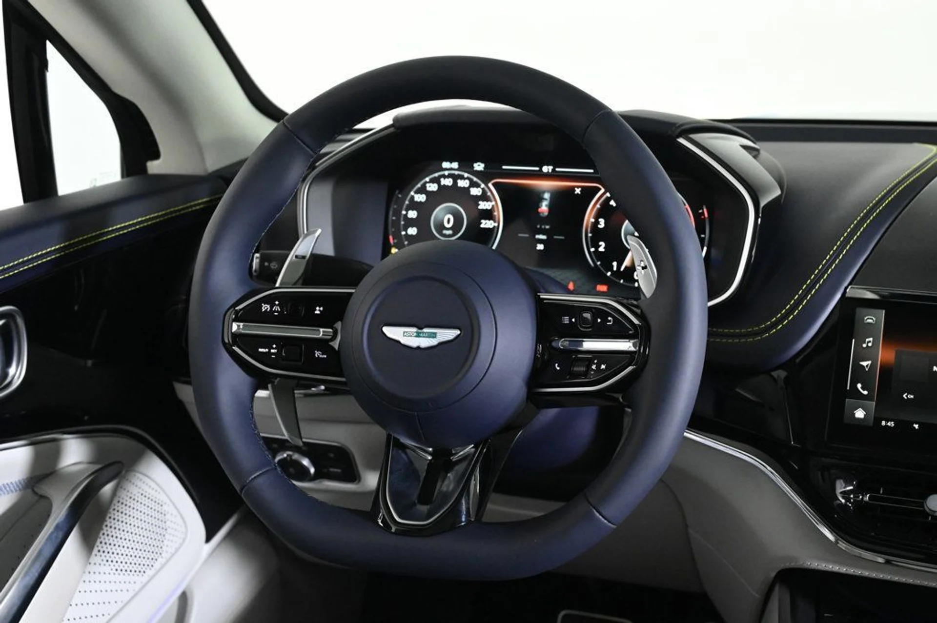 mph010_3743804301_new_2026_aston_martin_dbx_707awd_11350_22965901_10_1024_b2dee5441e