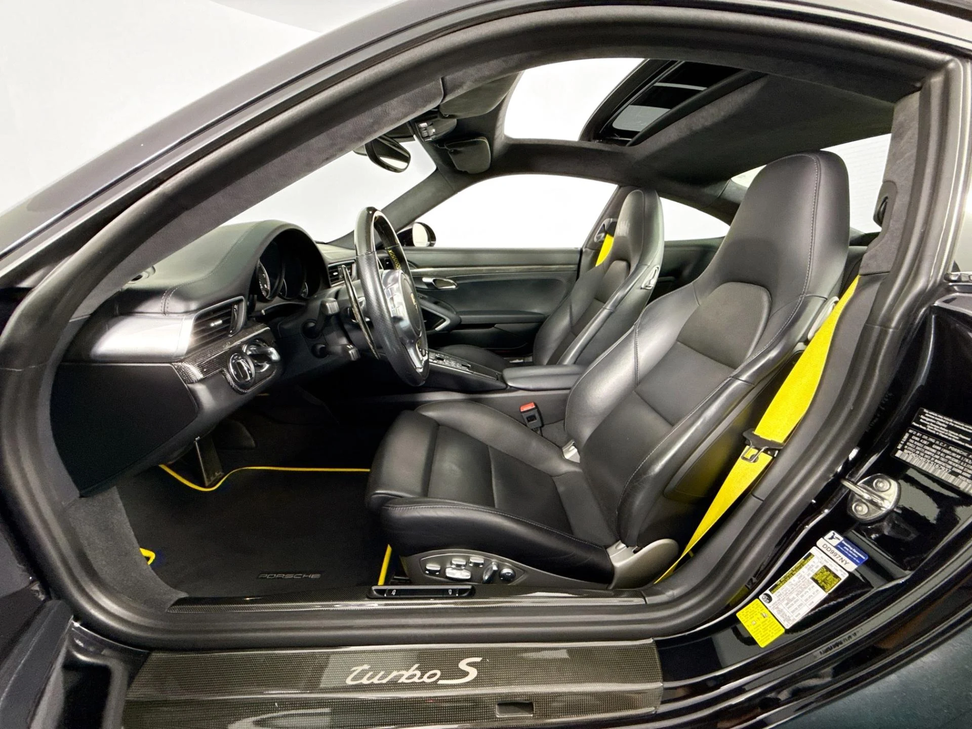 mph010_3748772980_Used_2014_Porsche_911_Turbo_S_1785187744_f940df8e7e