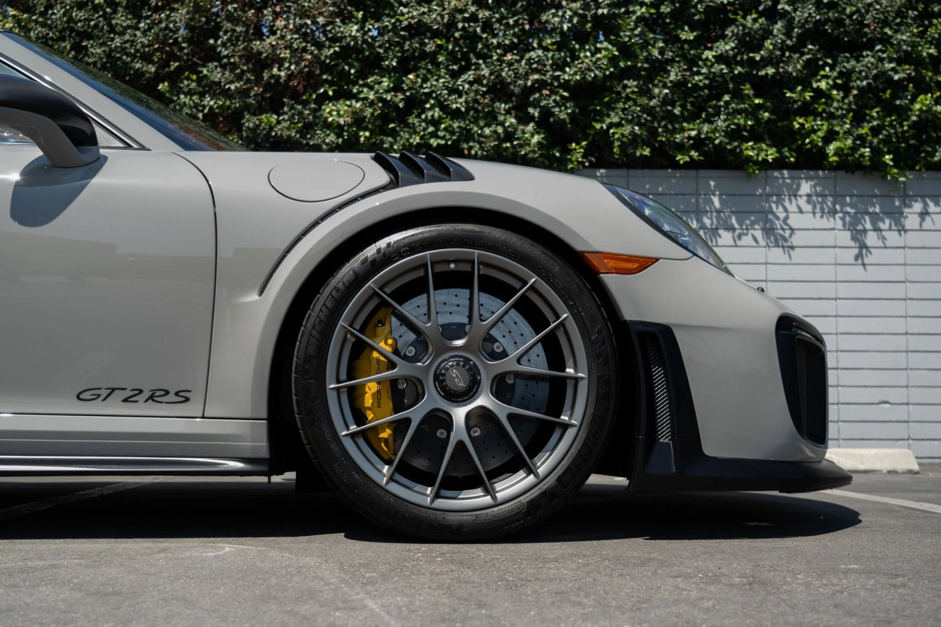 mph010_3760006907_Used_2018_Porsche_911_GT_2_RS_1755904886_9f3b8368d5