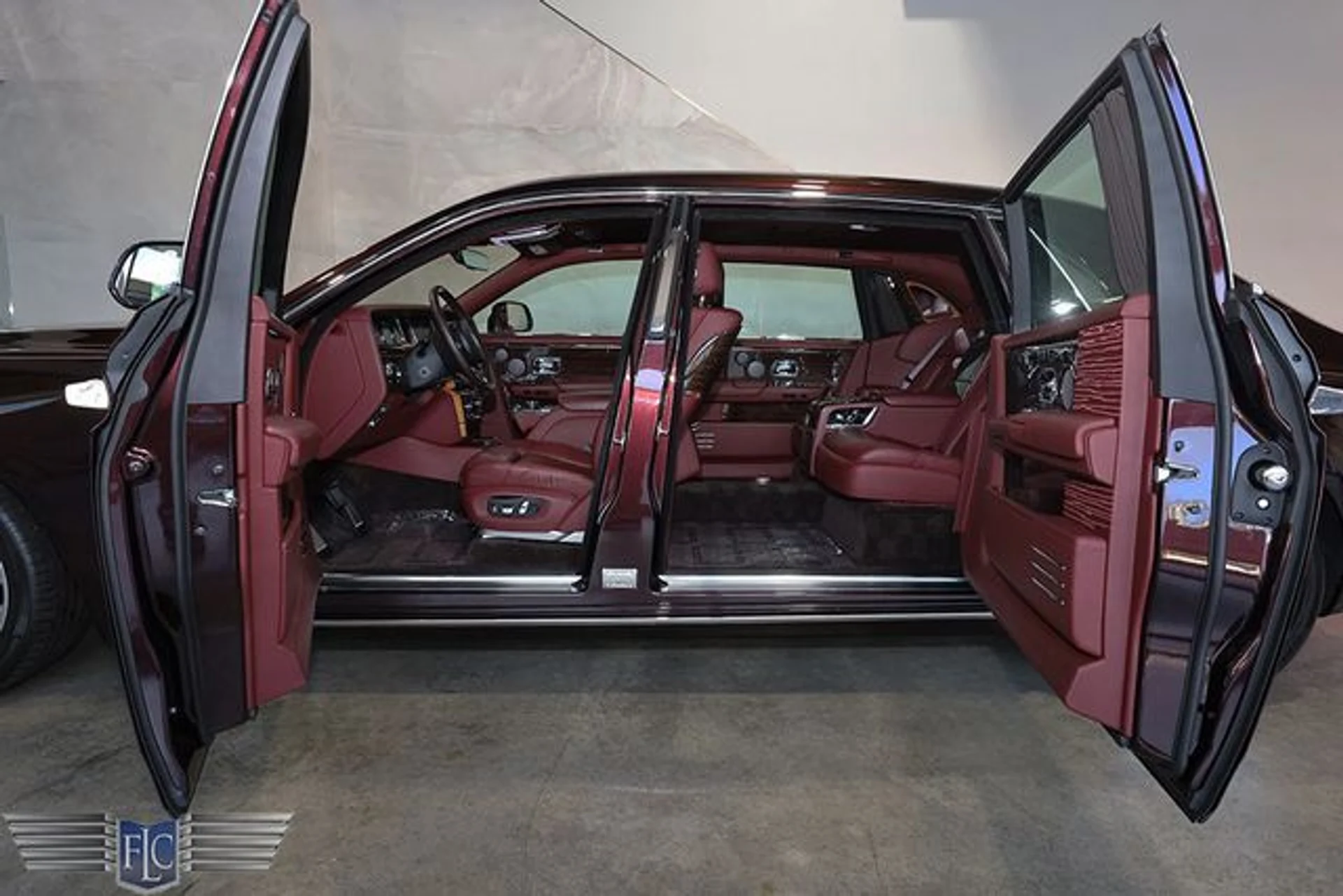mph010_3762357886_used_2018_rolls_royce_phantom_extendedwheelbasesedan_9689_23067531_15_640_6f8e36a8b9