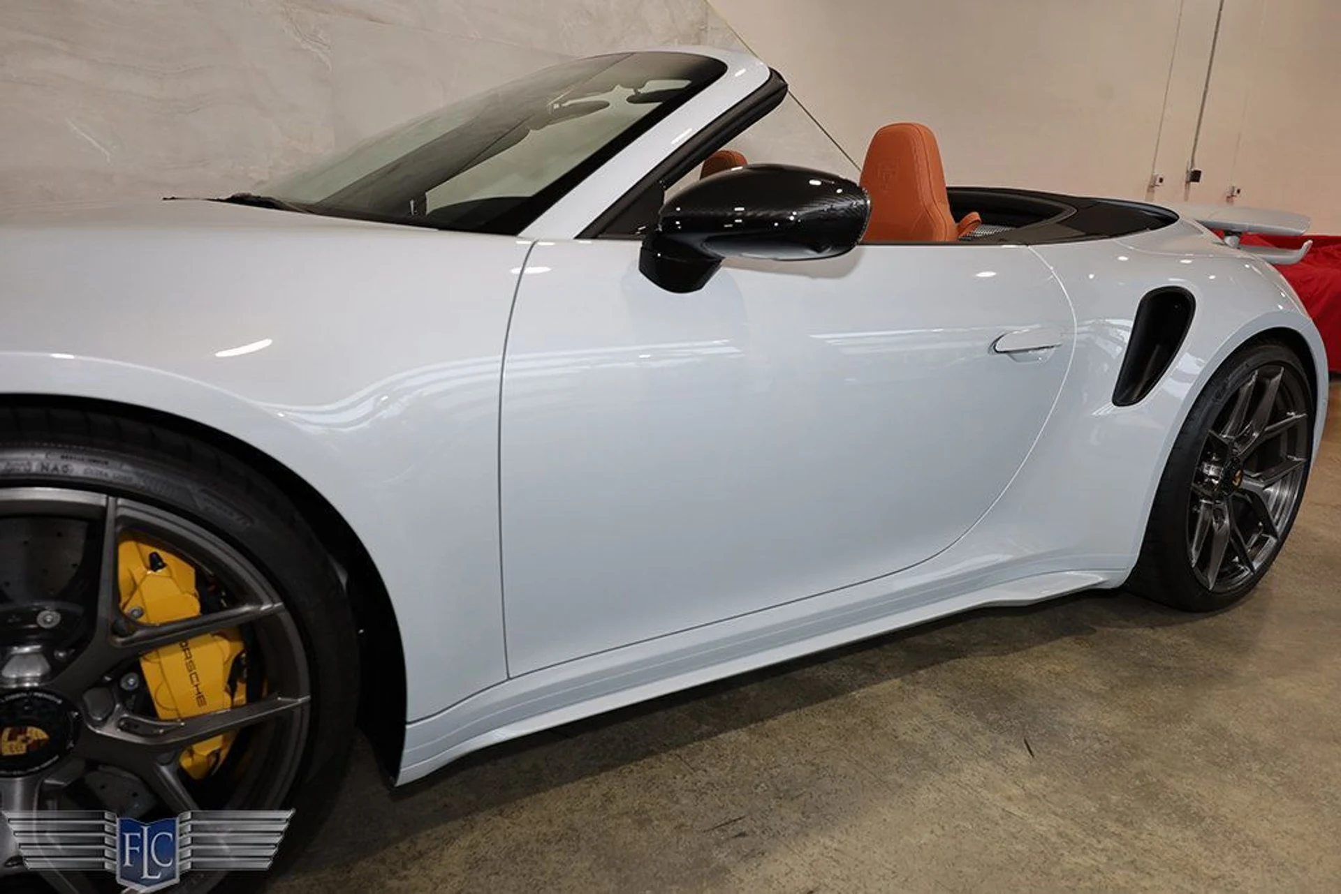 mph010_3765304555_used_2025_porsche_911_turboscabriolet_9689_23038395_11_1024_e556304546