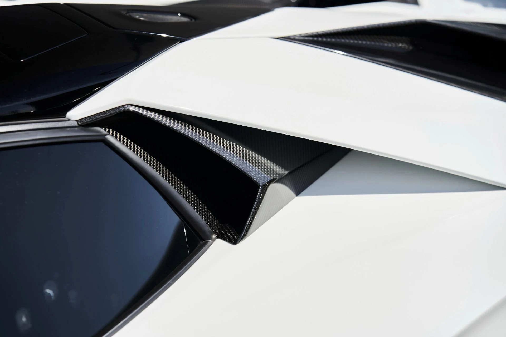 mph010_3770854669_Used_2021_Lamborghini_Aventador_SVJ_Base_1722739728_80c39cf661