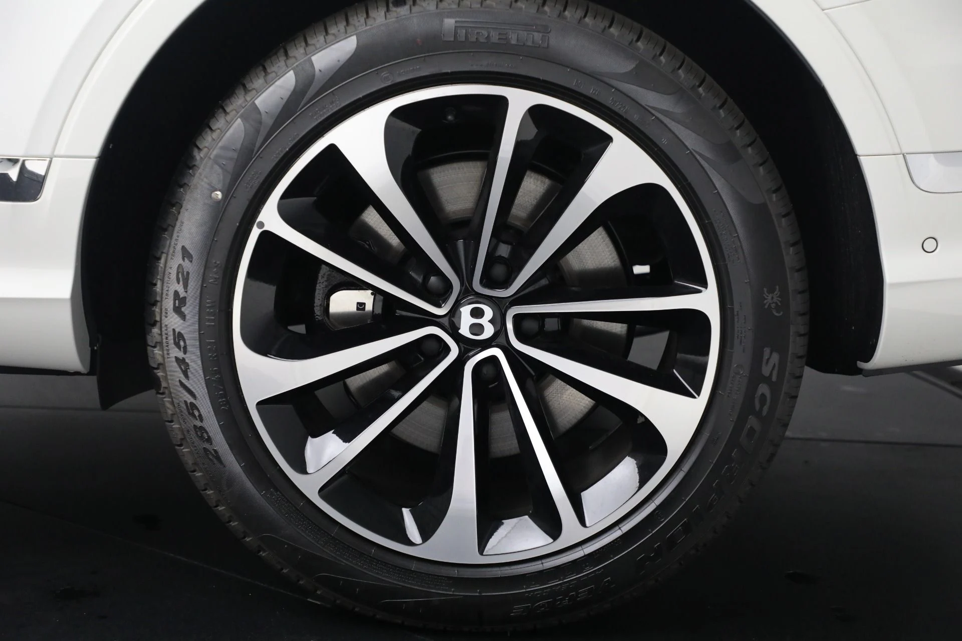 mph010_3771133610_New_2025_Bentley_Bentayga_V8_3111d31de3