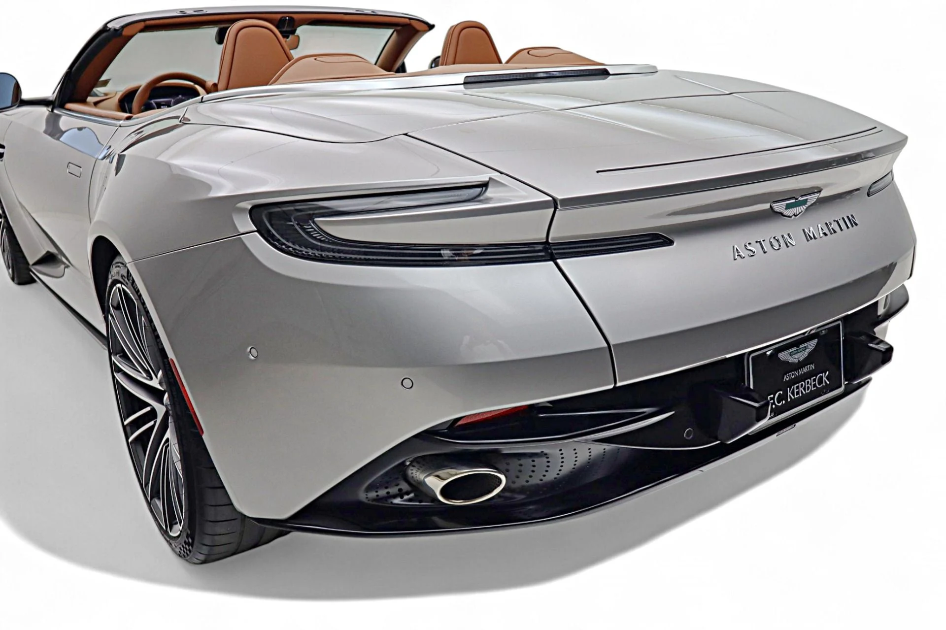 mph010_3772109949_Used_2024_Aston_Martin_DB_12_Volante_021c9835e8