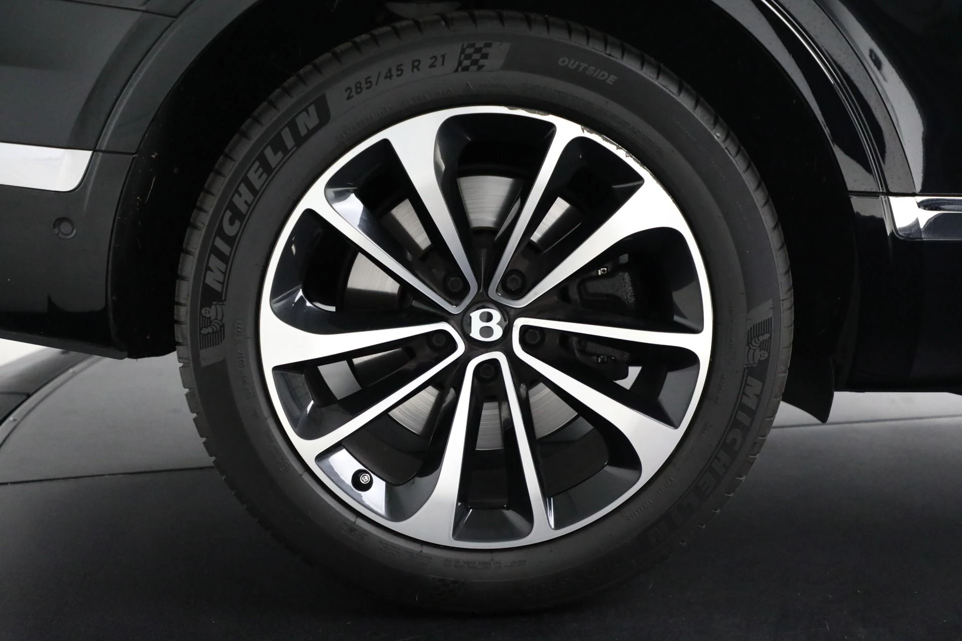 mph010_3774345771_Used_2018_Bentley_Bentayga_W12_Onyx_Edition_1763217114_826957e3bd