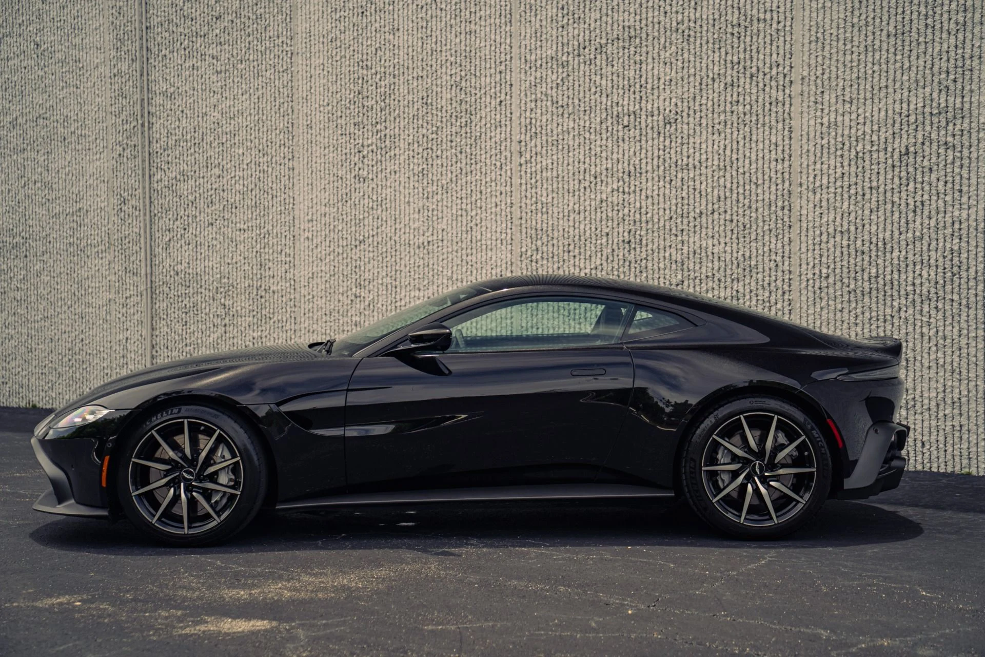 mph010_3784545110_Used_2020_Aston_Martin_Vantage_1786737751_75209d2aea