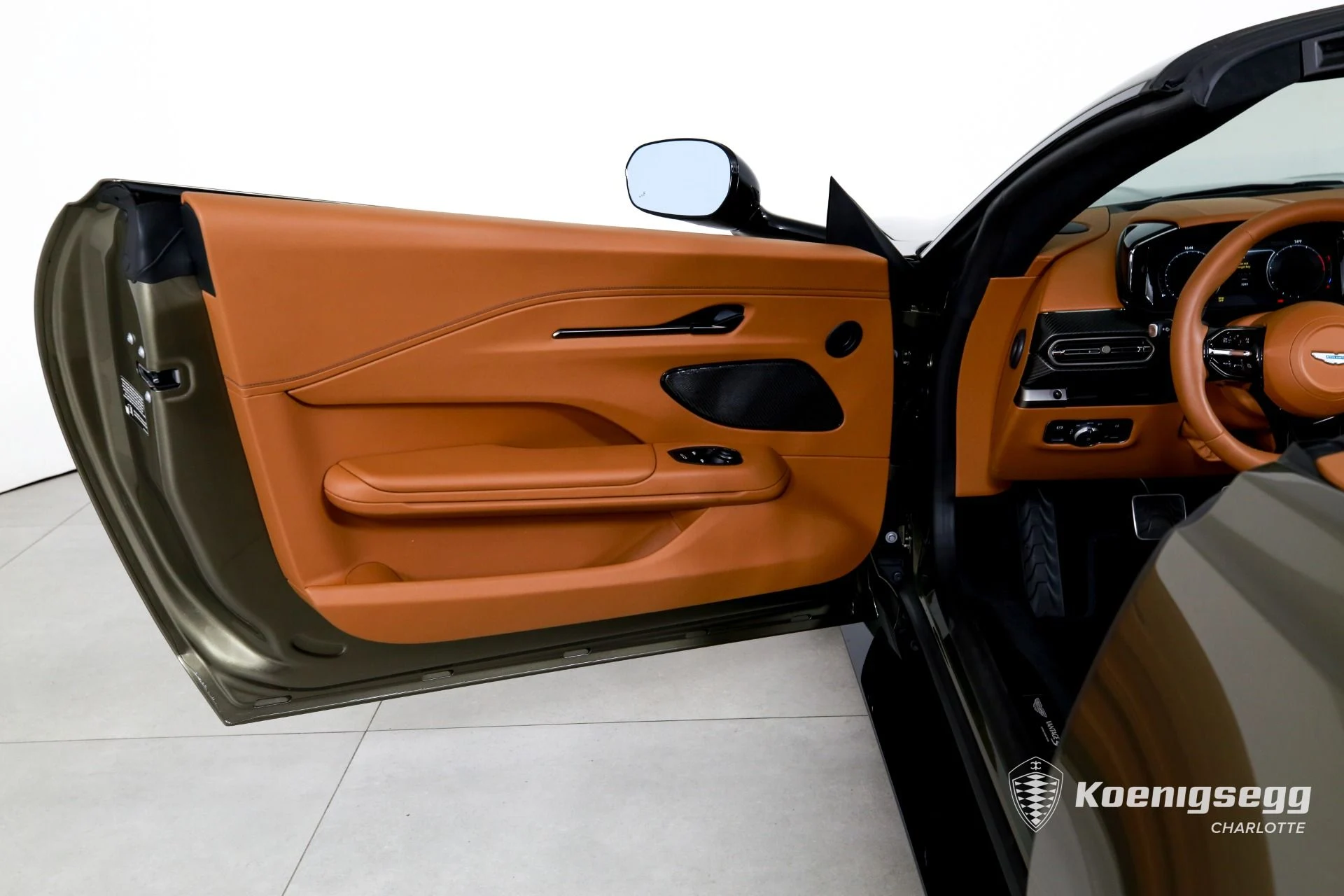 mph010_3787148274_Used_2026_Aston_Martin_Vantage_S_Roadster_1782838317_2a902c30a7