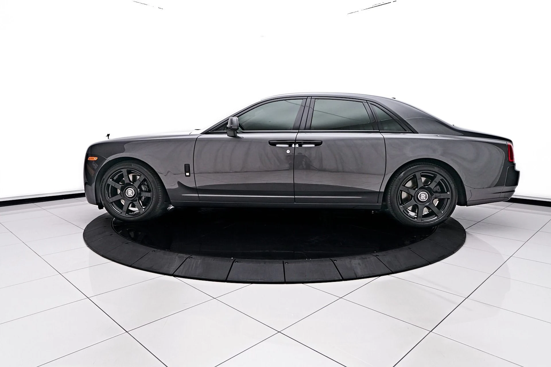 mph010_3787711999_Used_2017_Rolls_Royce_Ghost_Base_1743559500_5bc023245a