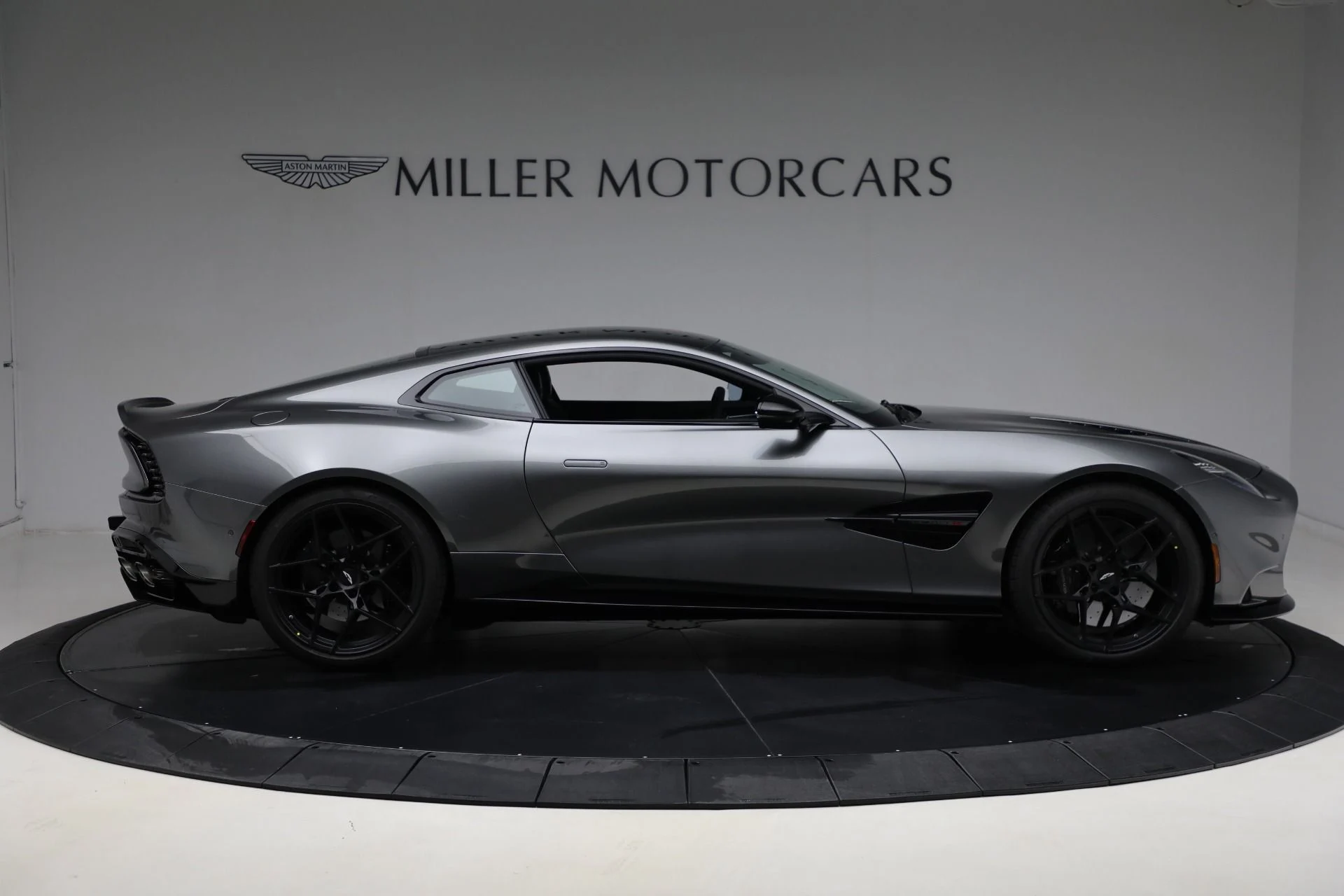 mph010_3796659843_New_2025_Aston_Martin_Vanquish_a5ff035e99