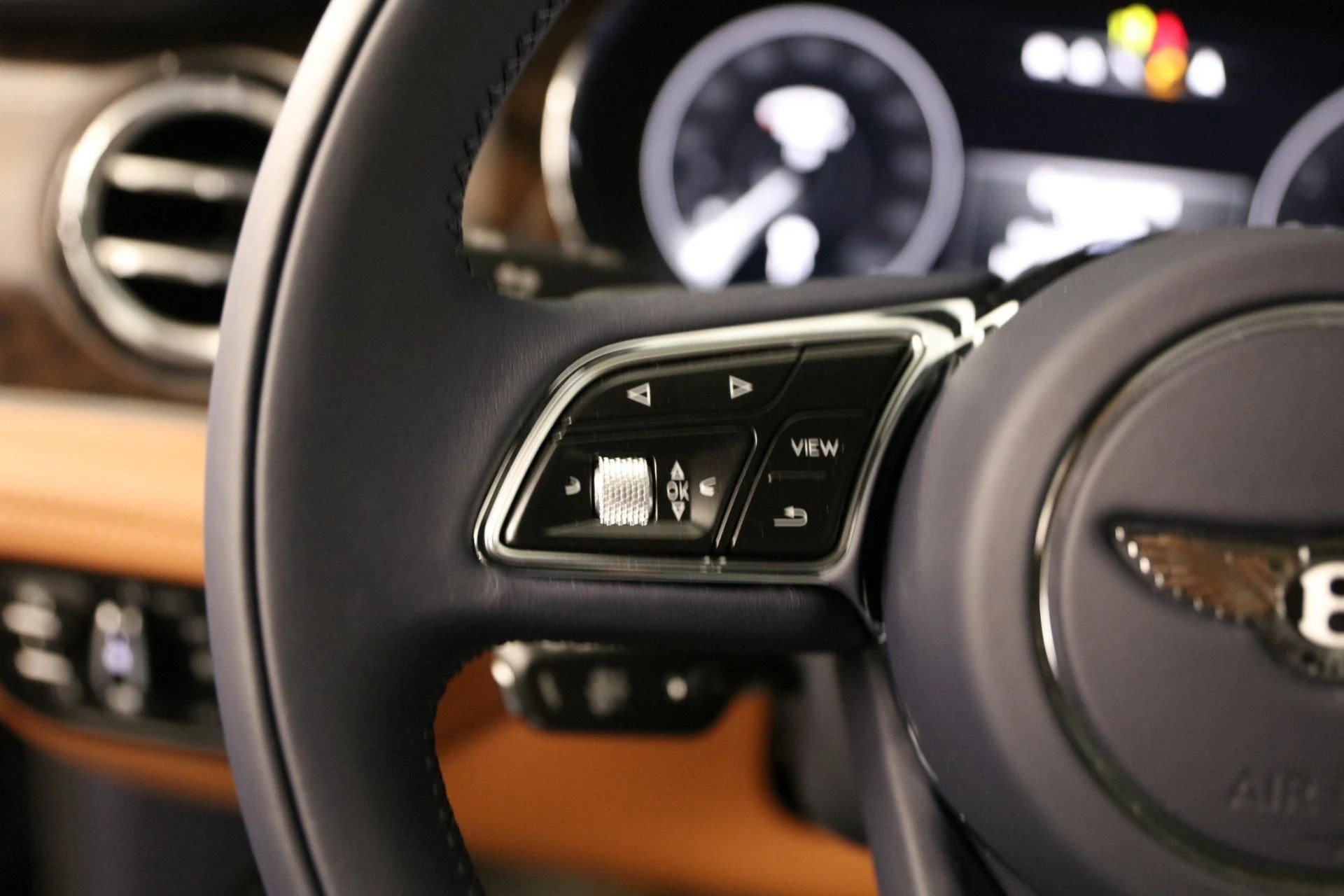 mph010_3802805295_Used_2022_Bentley_Bentayga_V8_1678278178_f180b374f6