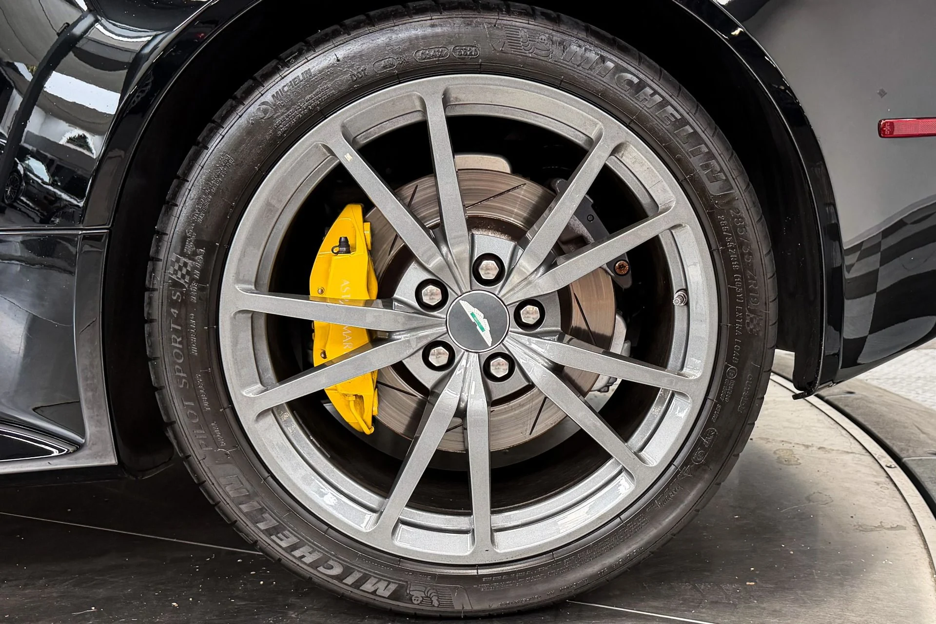 mph010_3814910738_Used_2015_Aston_Martin_V8_Vantage_GT_6_Speed_Manual_Two_Tone_Bodywork_1782240844_af03ae09b6