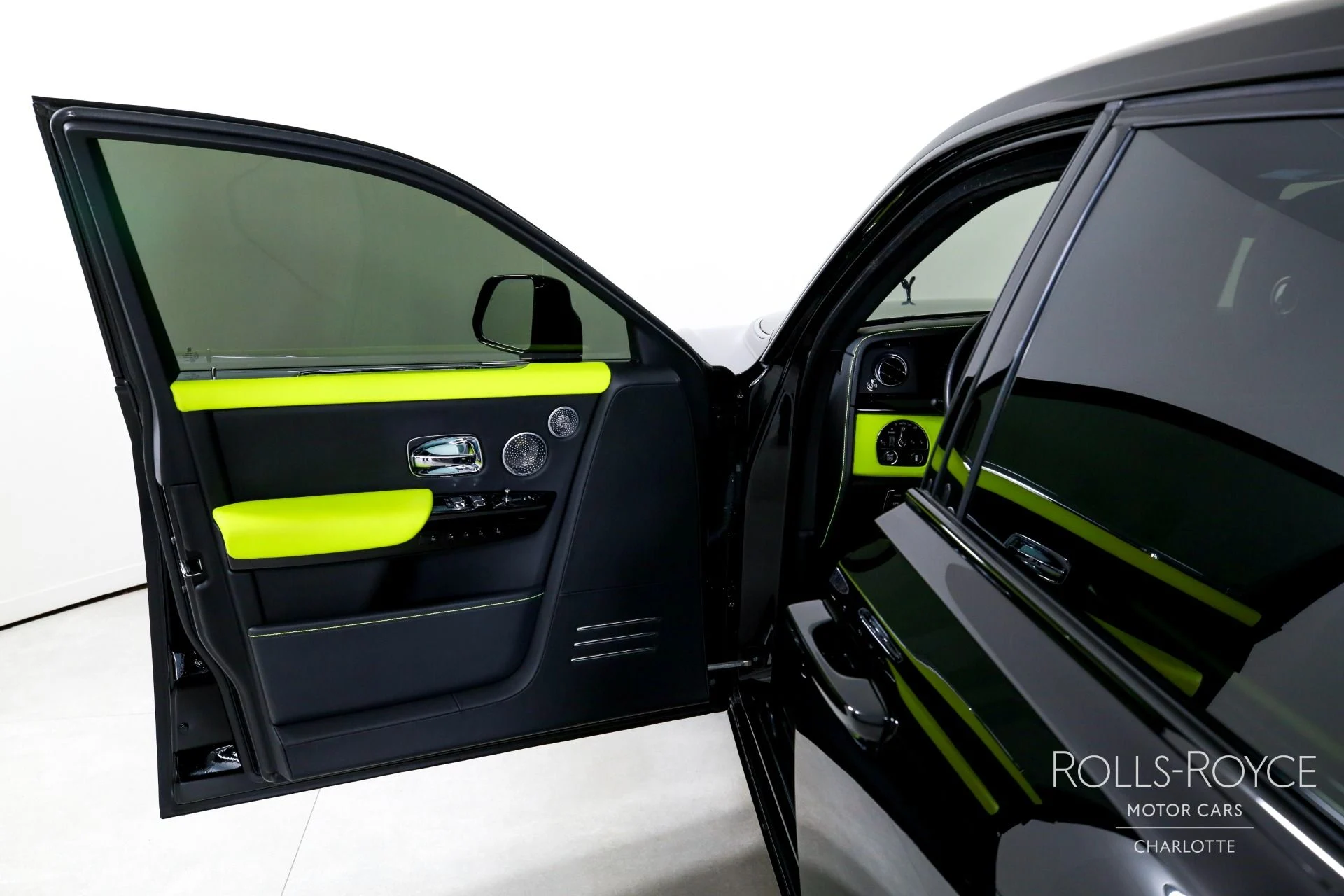 mph010_3815463775_Used_2019_Rolls_Royce_Phantom_1769450314_864ffffd86