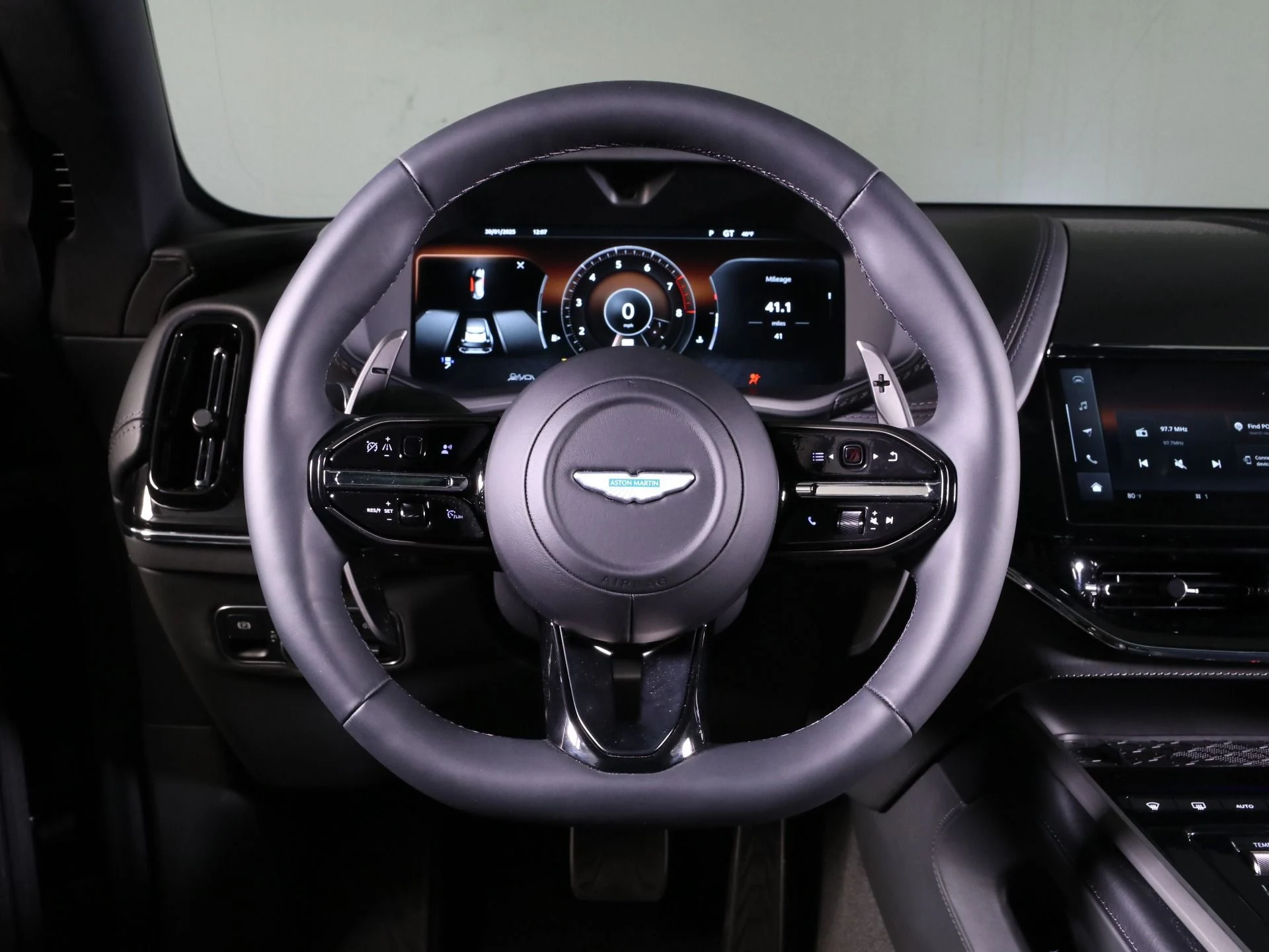 mph010_3828098752_New_2025_Aston_Martin_DBX_707_1742253294_d4632e7d30