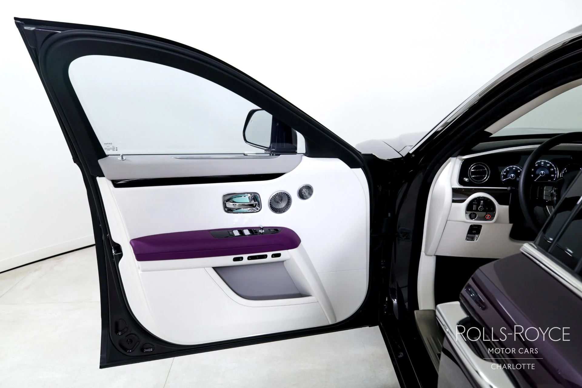 mph010_3828879147_Used_2024_Rolls_Royce_Ghost_1742826622_8a3dcb8a7b