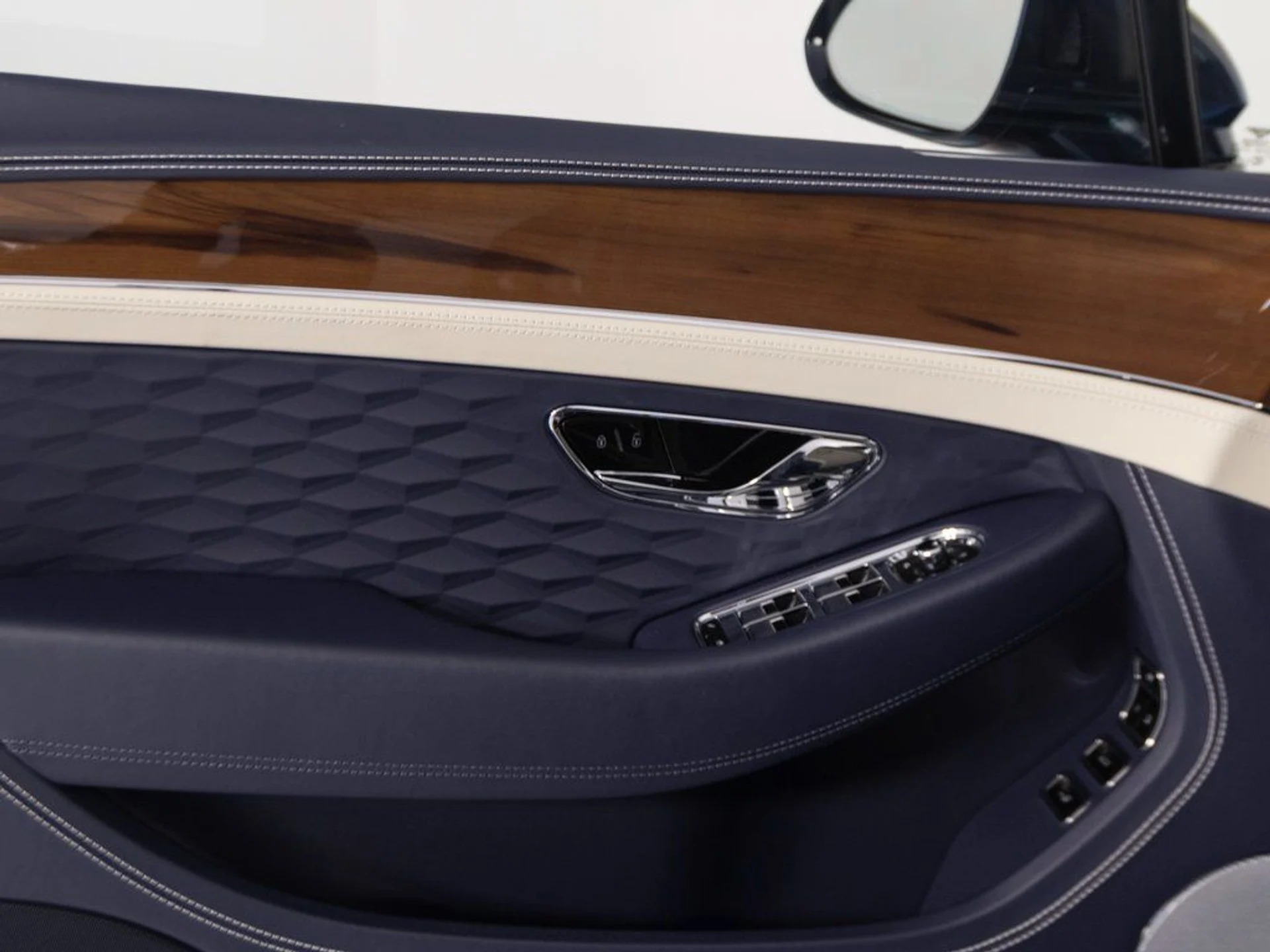 mph010_3843316172_c13c51c2875440e9f2fb8eb65de50701x_86e36ad511