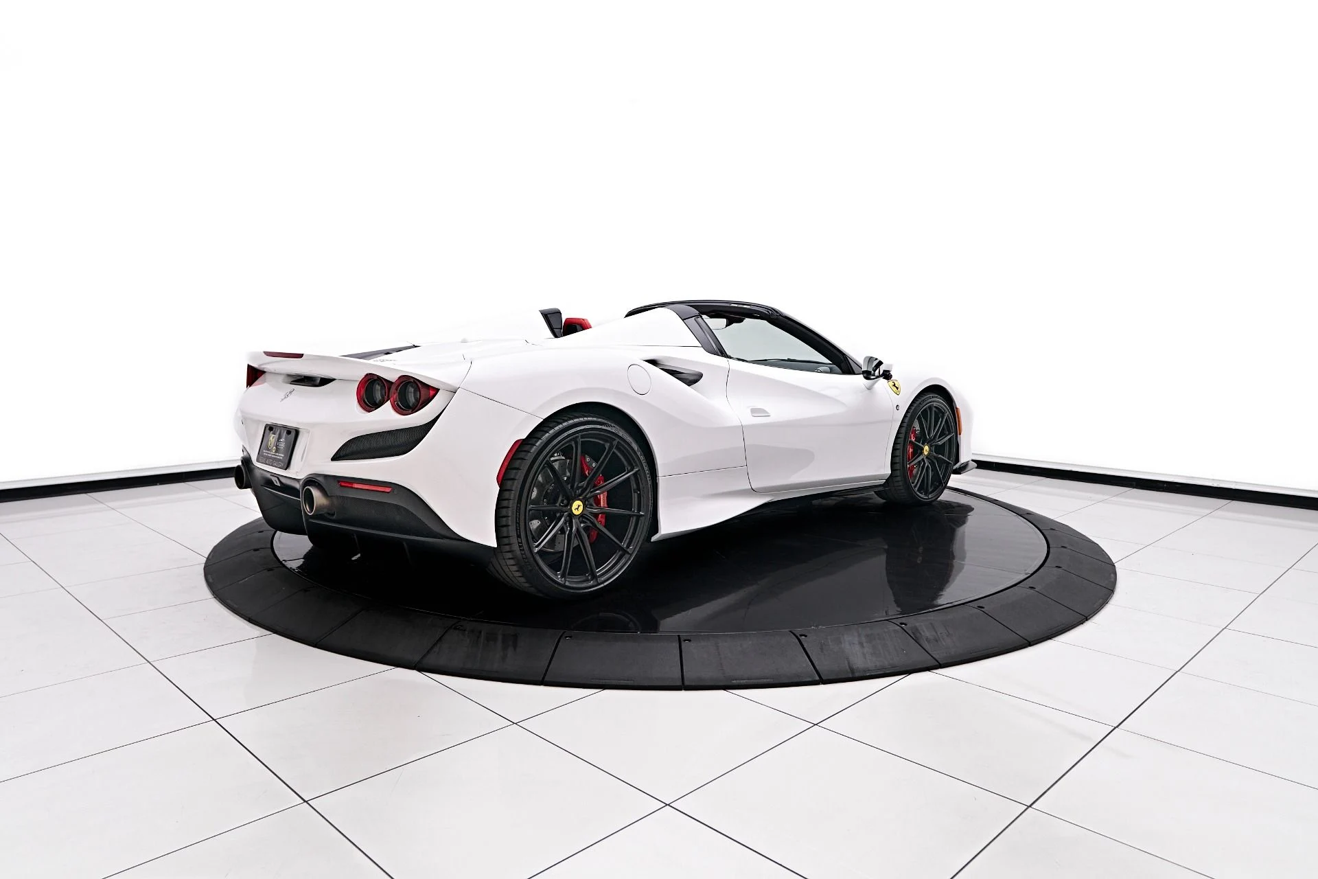 mph010_3847888832_Used_2023_Ferrari_F8_Spider_Base_1753926765_c6bd4bf8f6