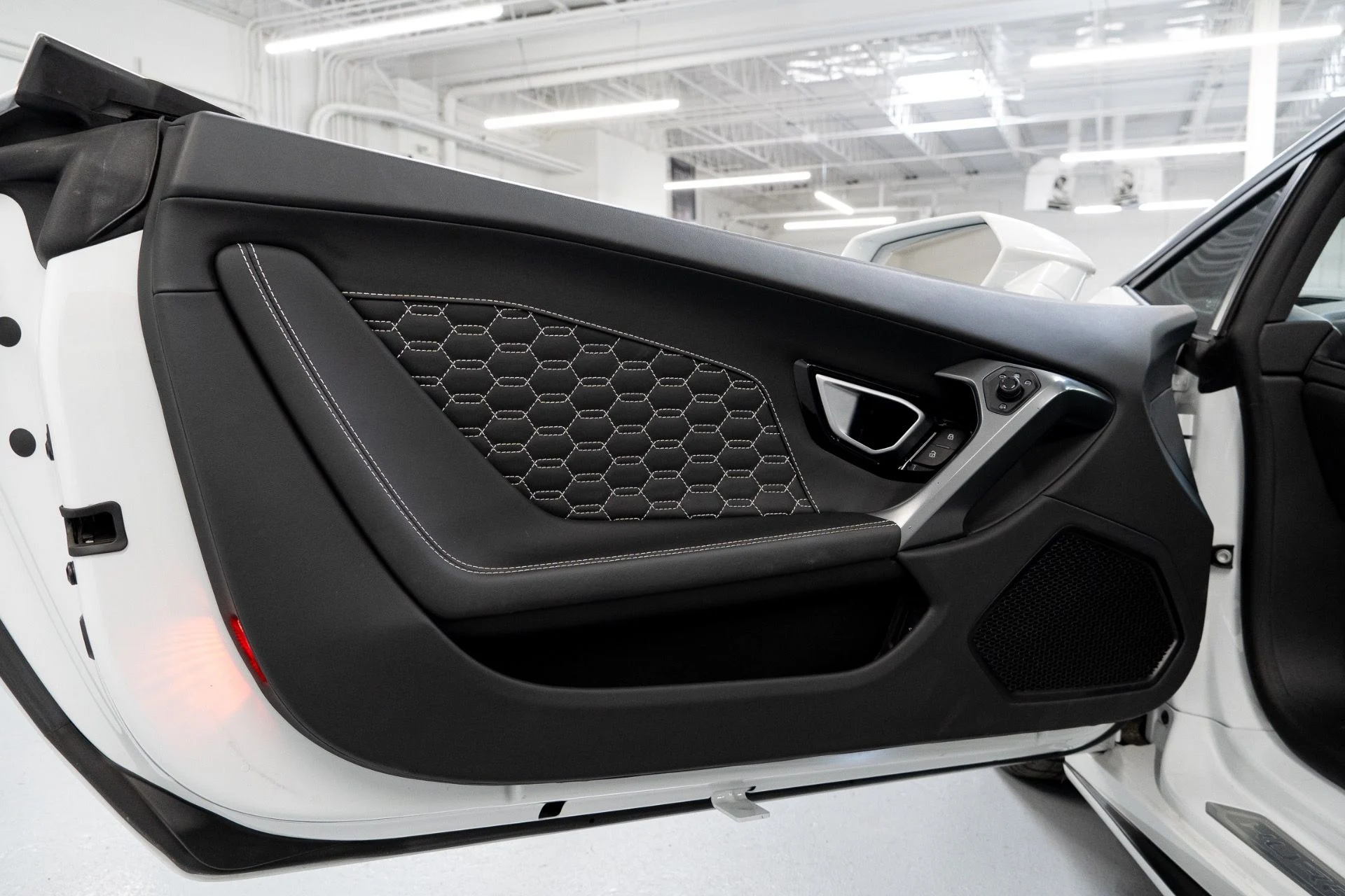 mph010_3855601576_Used_2017_Lamborghini_Huracan_LP_580_2_Spyder_1772480495_9b1d599efc