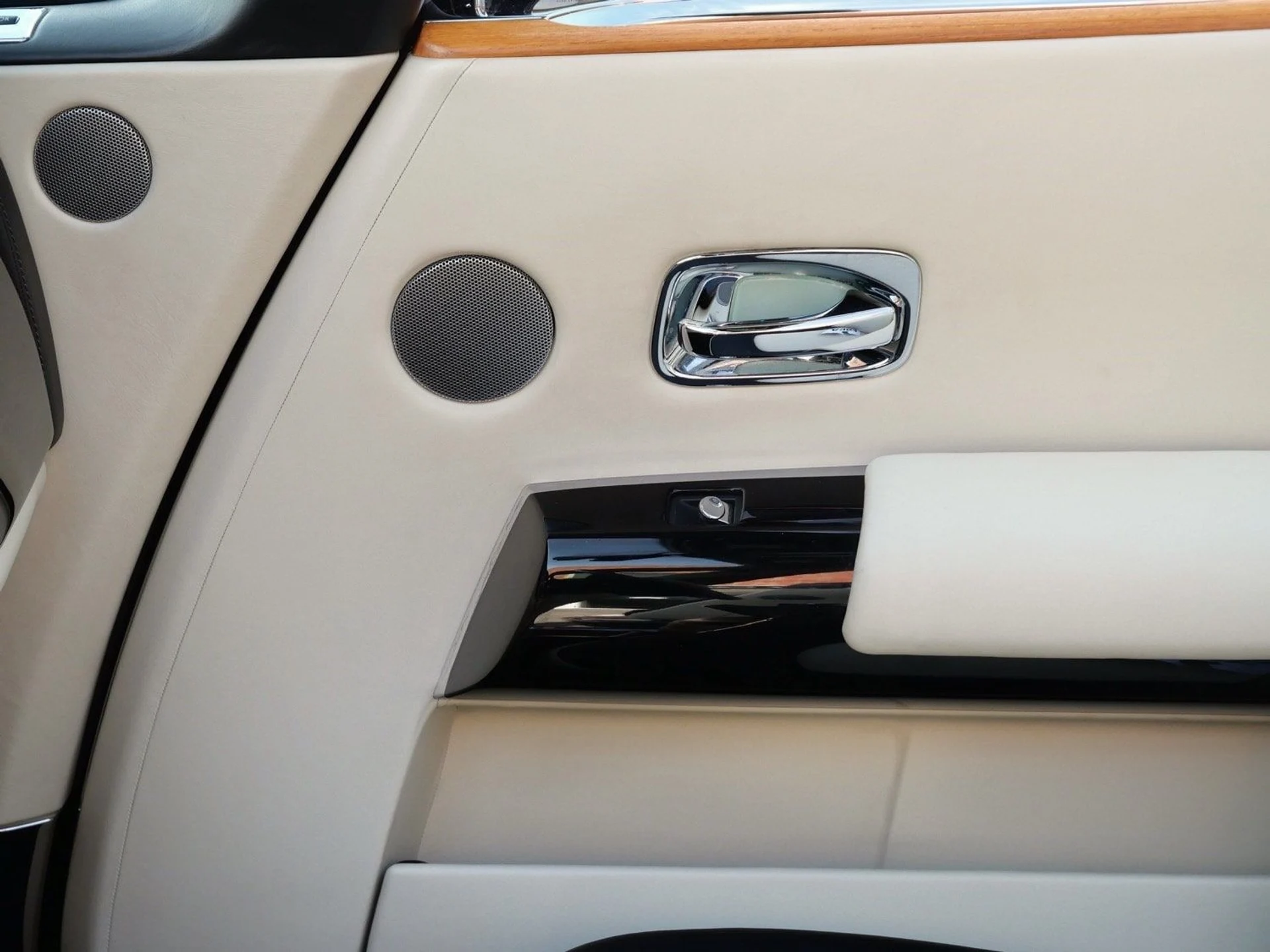 mph010_3855744459_62621636fa7cdb3700ee271dd5091710x_6ba5cc630a