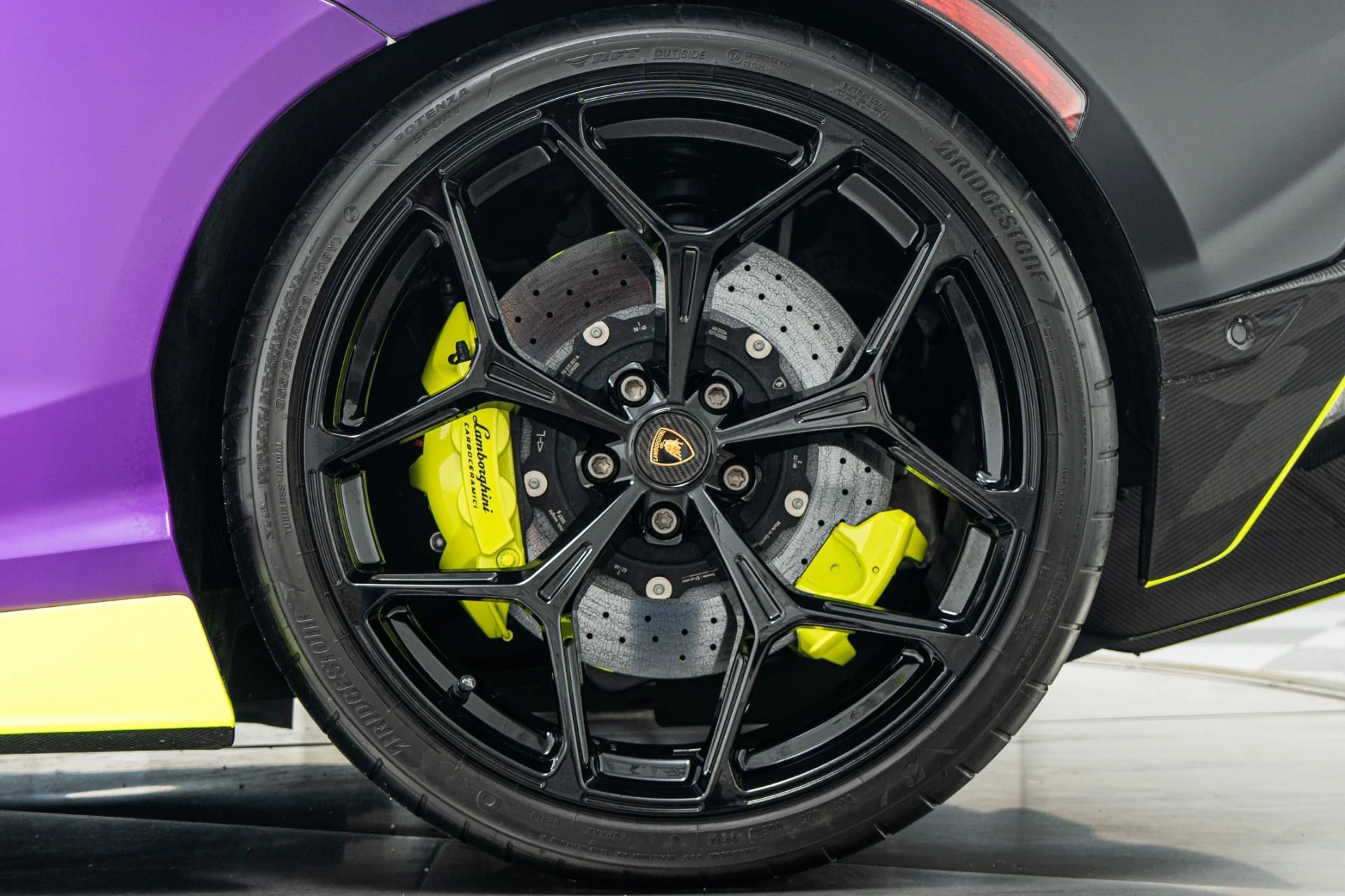 mph010_3855812796_Used_2025_Lamborghini_Revuelto_1001_Horsepower_Multicolor_Matte_Wrap_High_Tech_Pack_1781554608_2bb6112f7b