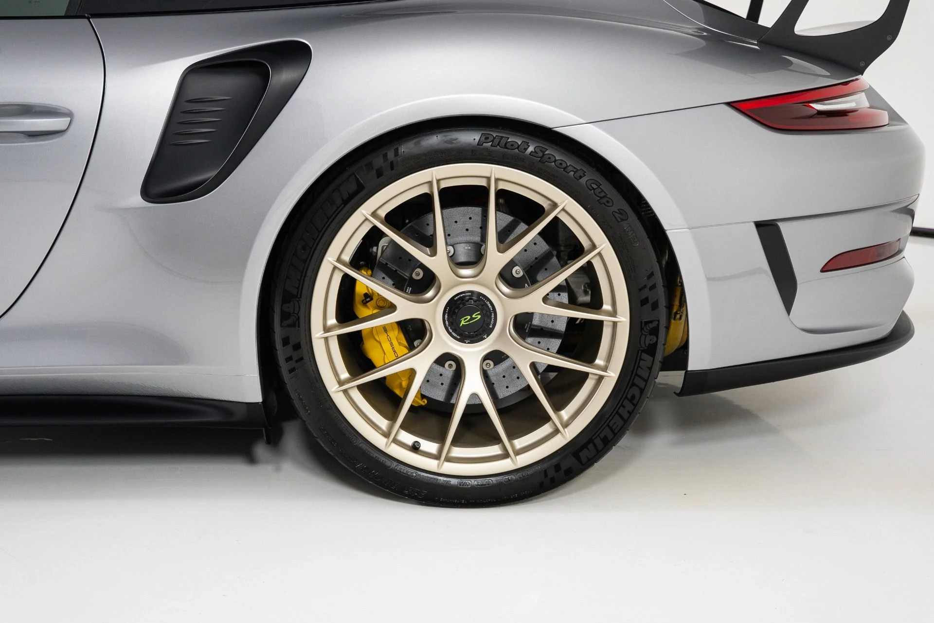 mph010_3860456580_Used_2019_Porsche_911_GT_3_RS_1786043982_a5dc1da927