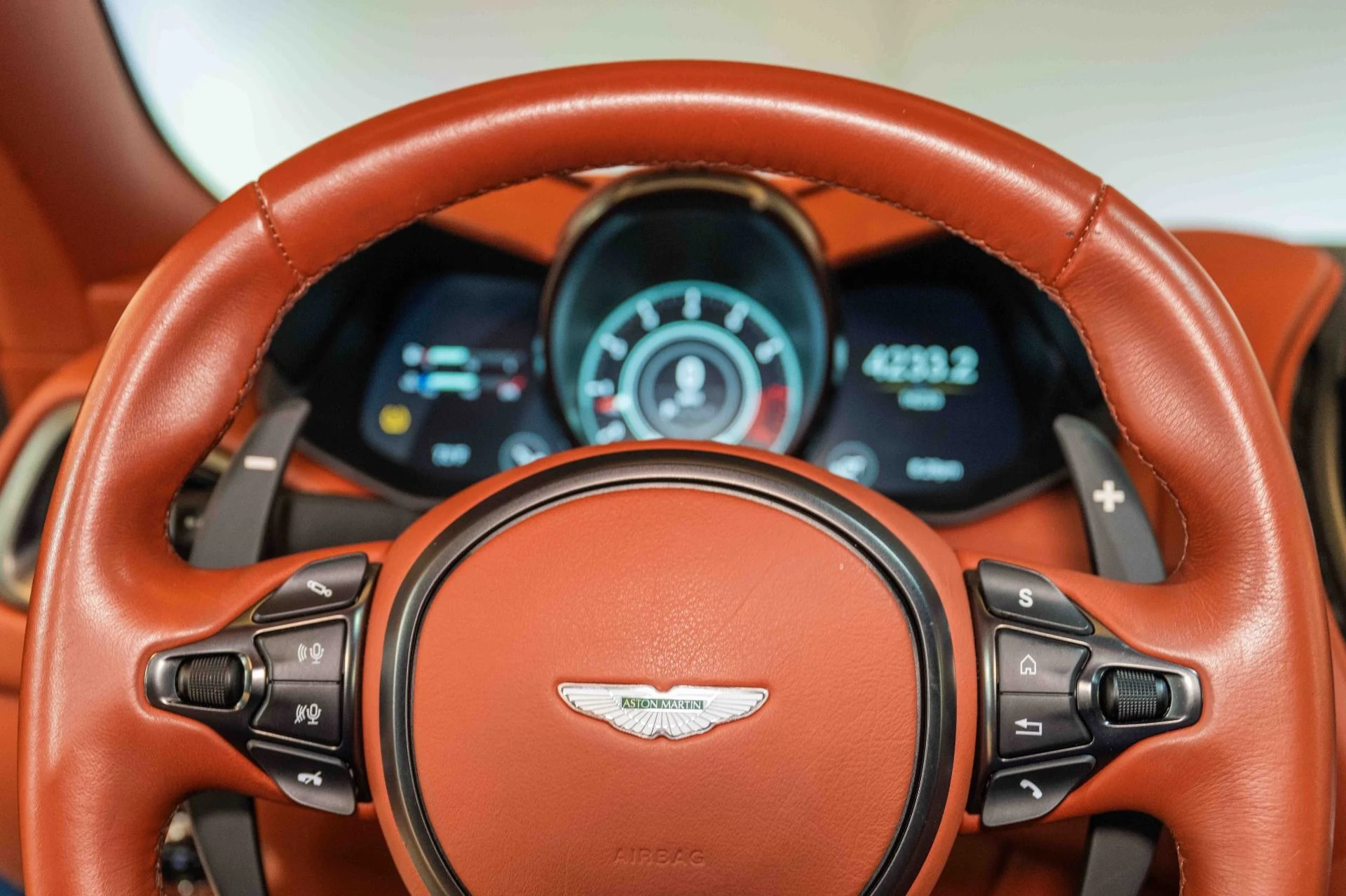 mph010_3870797087_Used_2019_Aston_Martin_DBS_Superleggera_1726670802_d342ebb1f7