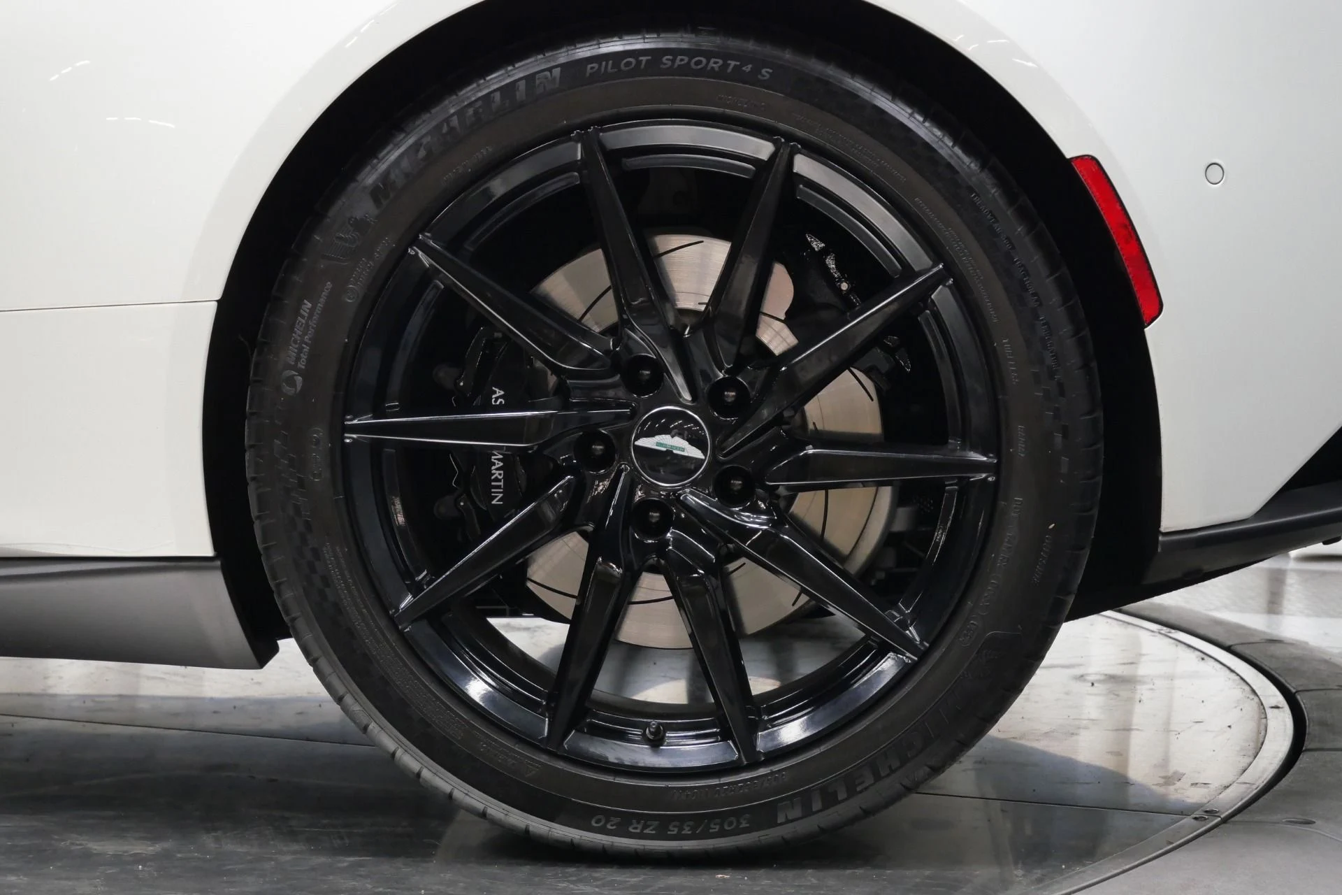 mph010_3878422112_Used_2019_Aston_Martin_DB_11_Volante_Gloss_Black_Bodypack_Heated_and_Ventilated_Seats_1764691005_5420efabd9