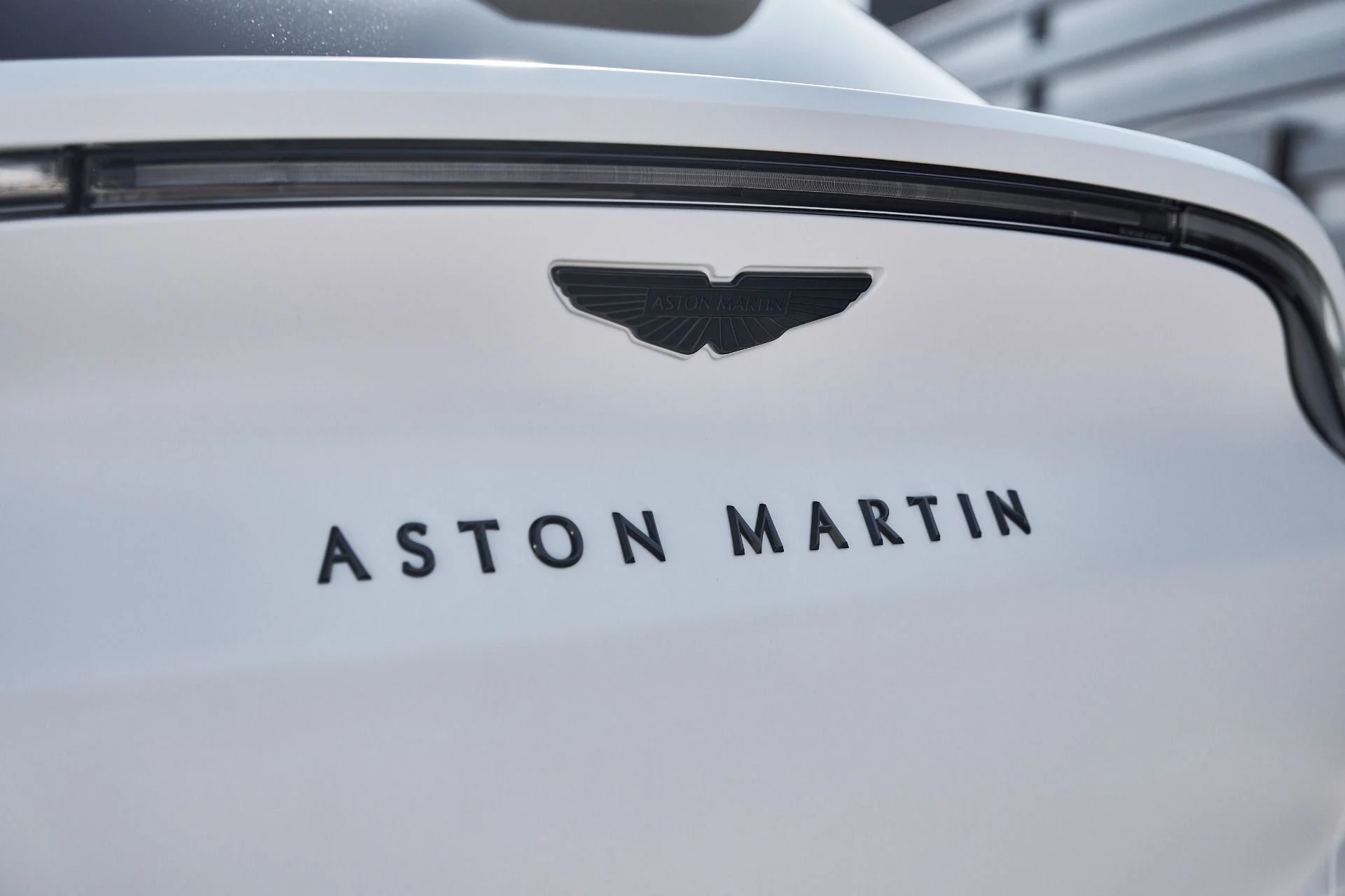 mph010_3882624657_Used_2025_Aston_Martin_DBX_707_1767063142_f2d148e20c