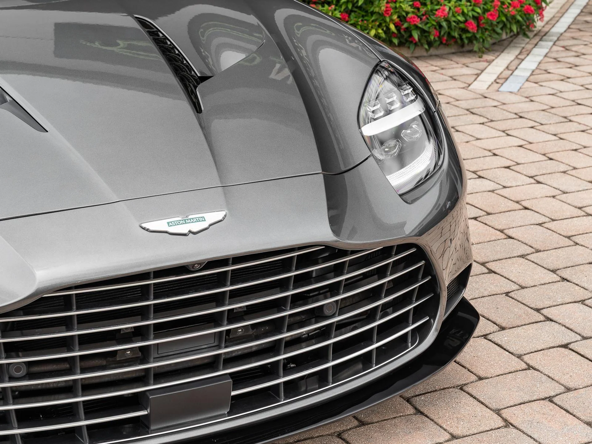 mph010_3885534498_Used_2025_Aston_Martin_Vanquish_Coupe_1780612106_e9dd595b40