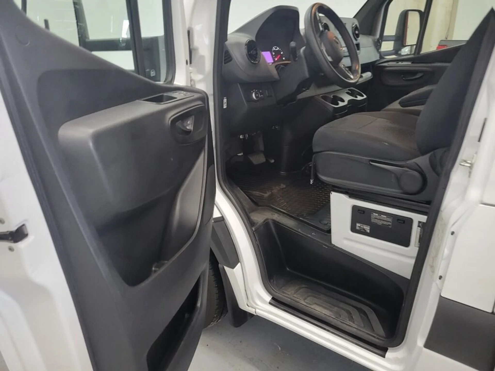 mph010_3889105287_mercedes_benz_4500_2022_jpg_v_1775587595_36a4396a76