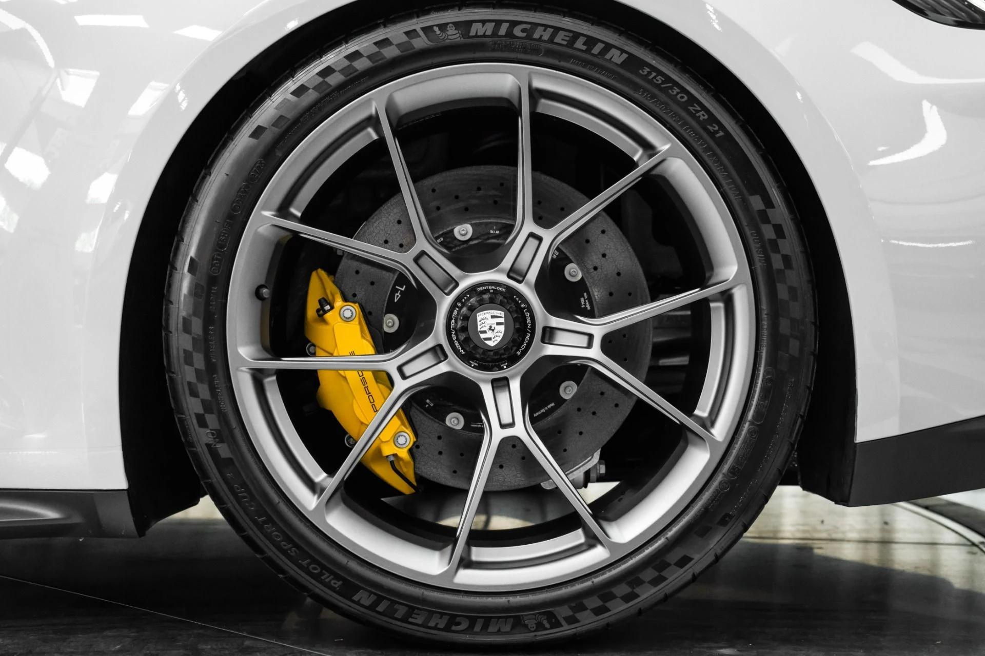 mph010_3889716491_Used_2024_Porsche_911_GT_3_Touring_1761939000_fe3b127722