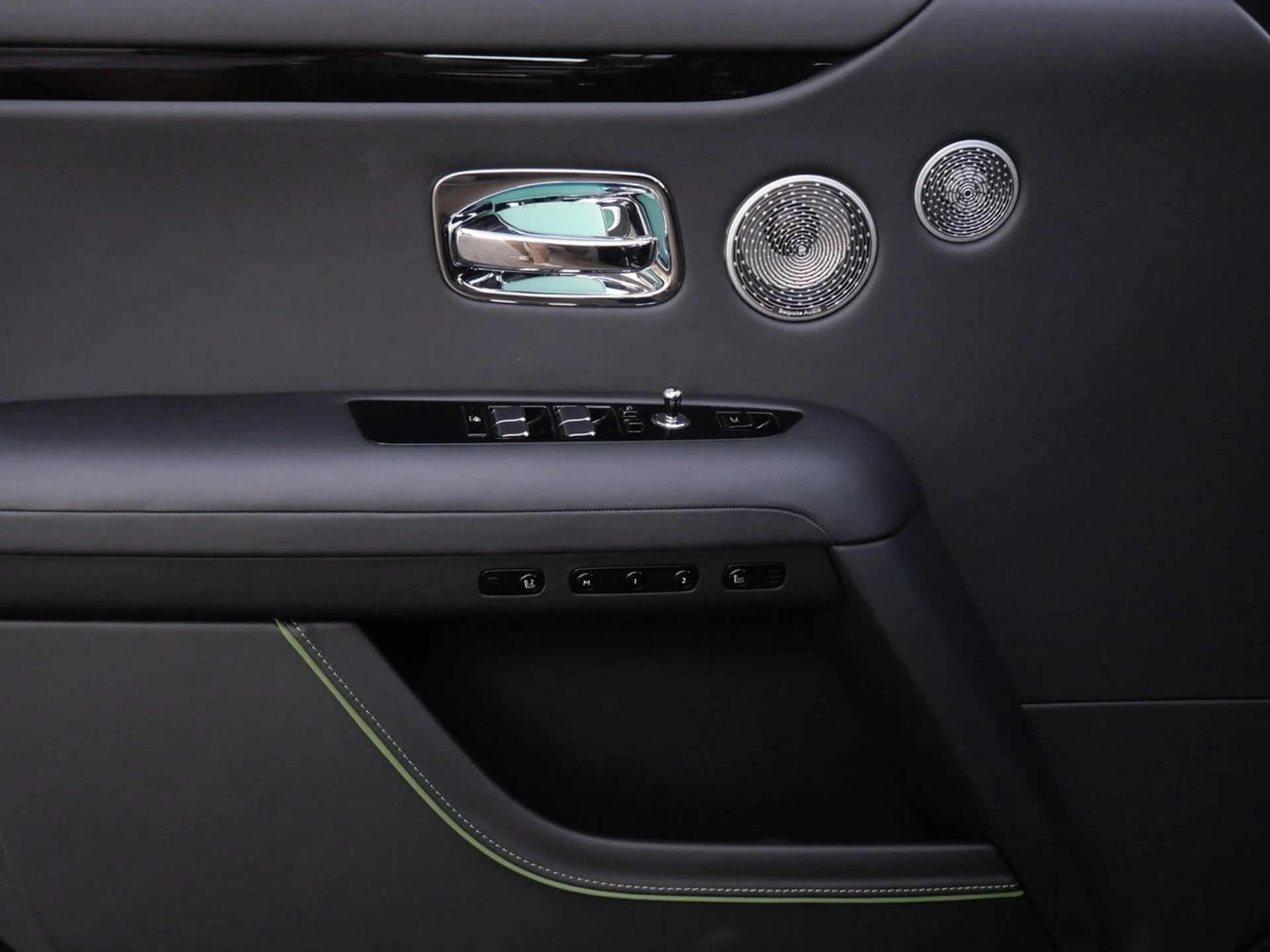 mph010_3901764657_1572accf98a871713c46e98444825f73x_e01ee51cd9