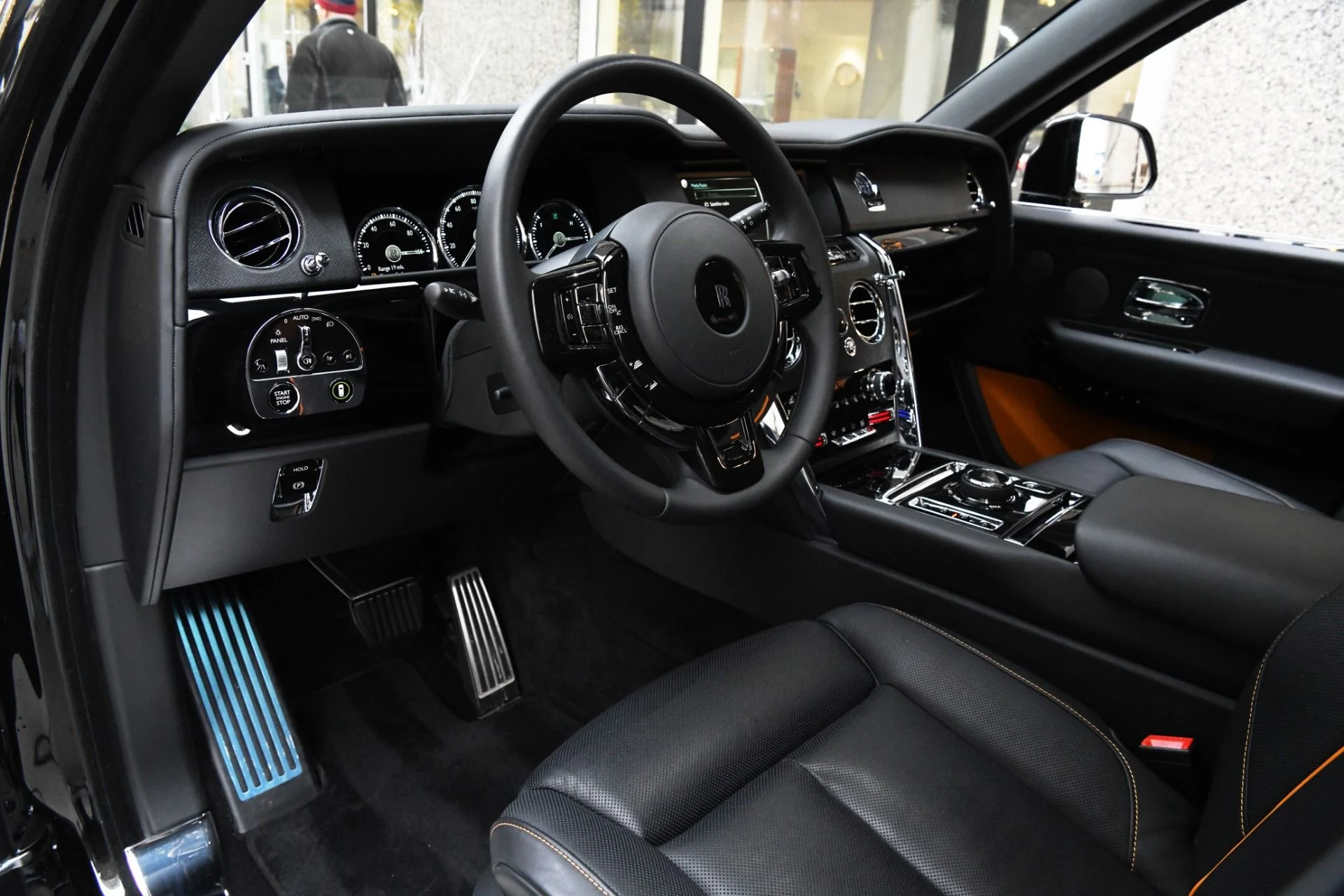 mph010_3906353231_11027_p12_l_e39f8343e3