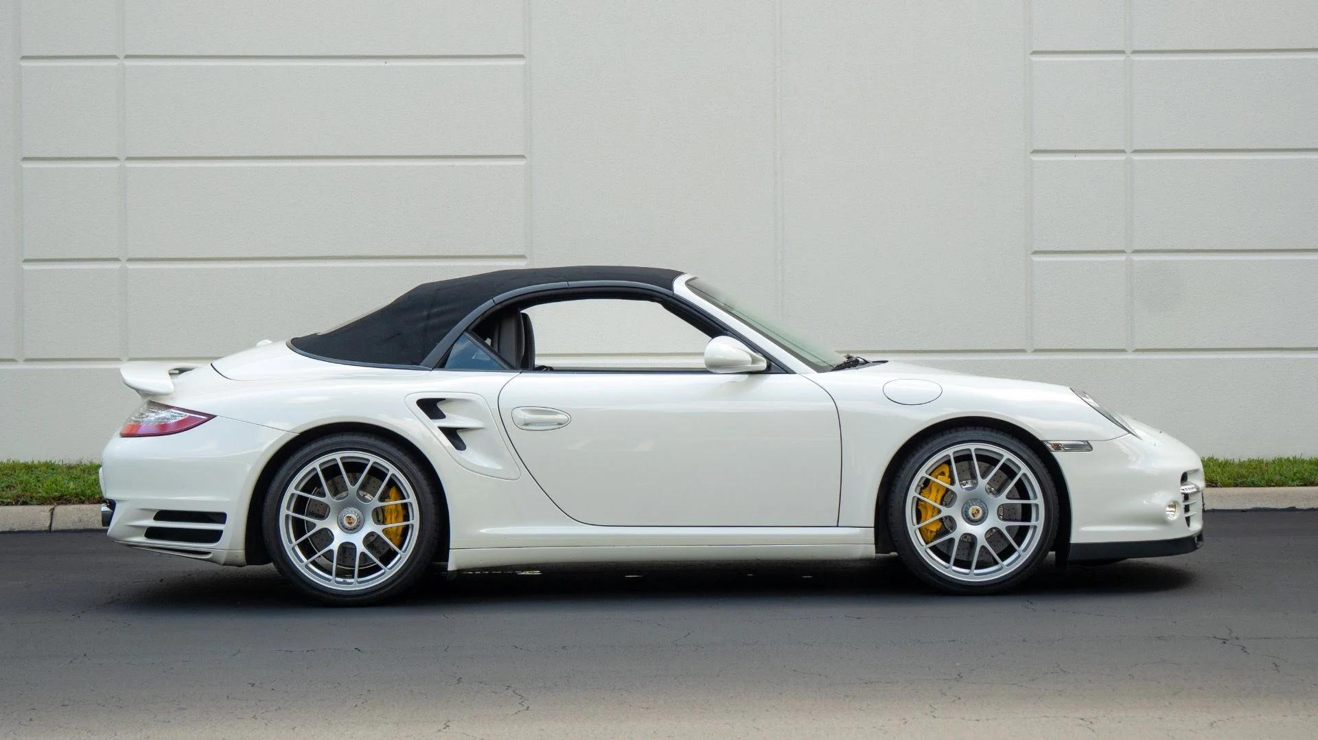 mph010_3911245371_Used_2011_Porsche_911_Turbo_S_1754935906_f90f87df6e