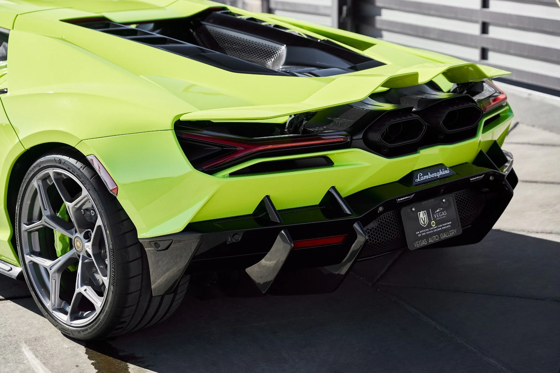 mph010_392133458_Used_2025_Lamborghini_Revuelto_Base_1769824562_b71d2f4c69