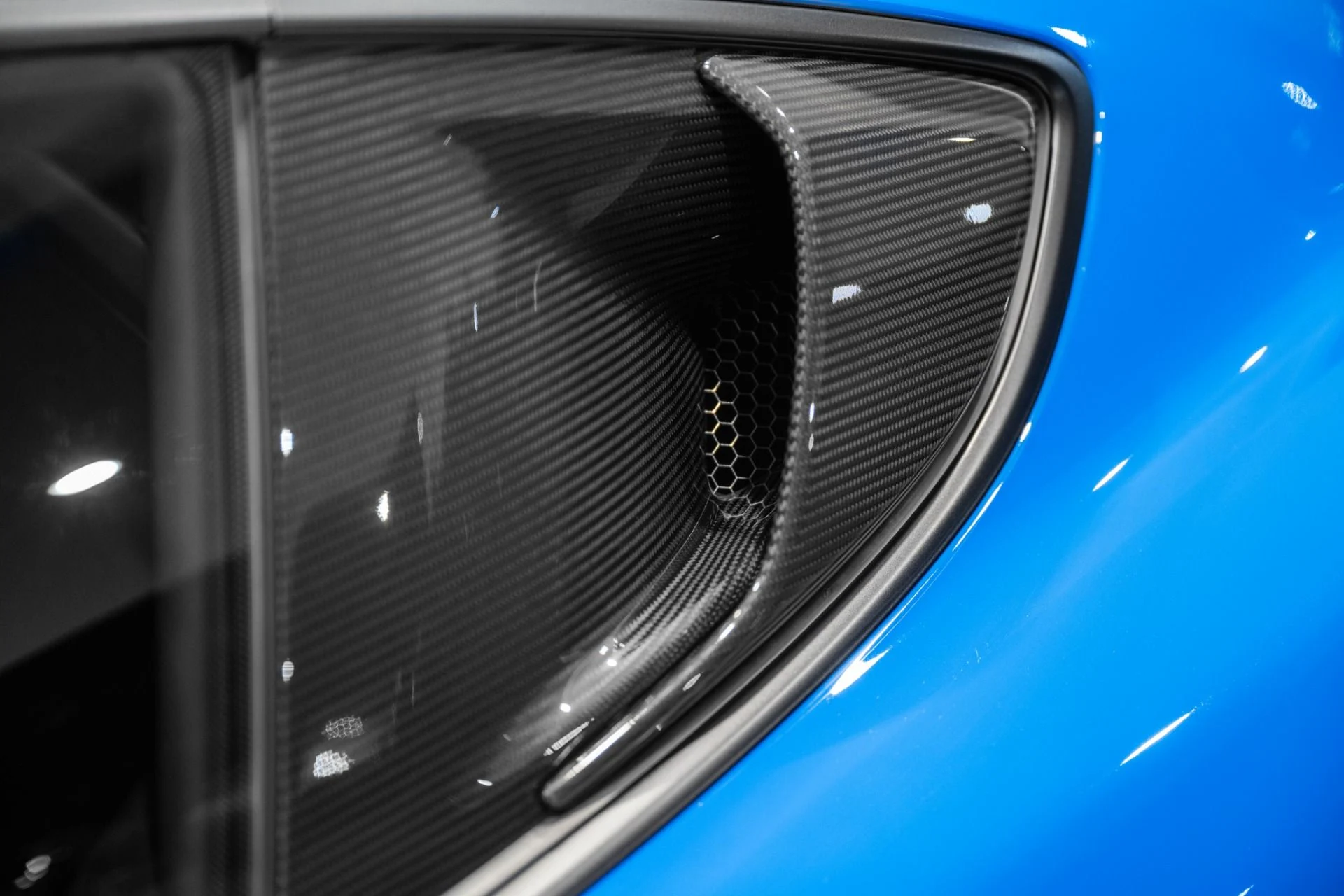 mph010_3930837777_Used_2023_Porsche_718_Cayman_GT_4_RS_1776783912_6031623c18