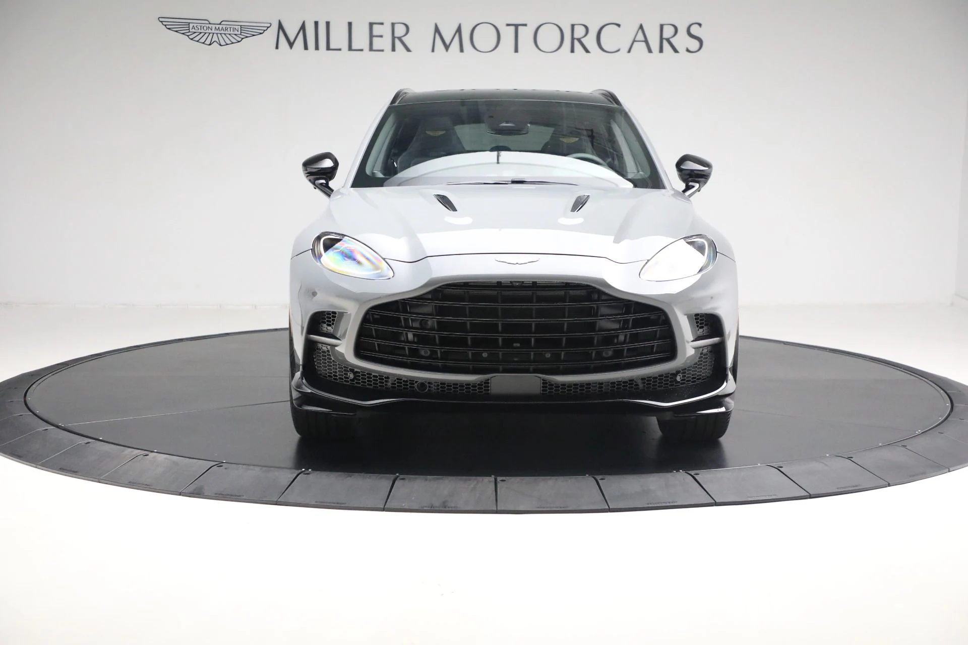 mph010_3932609435_Used_2025_Aston_Martin_DBX_707_707_44c5a12b9d
