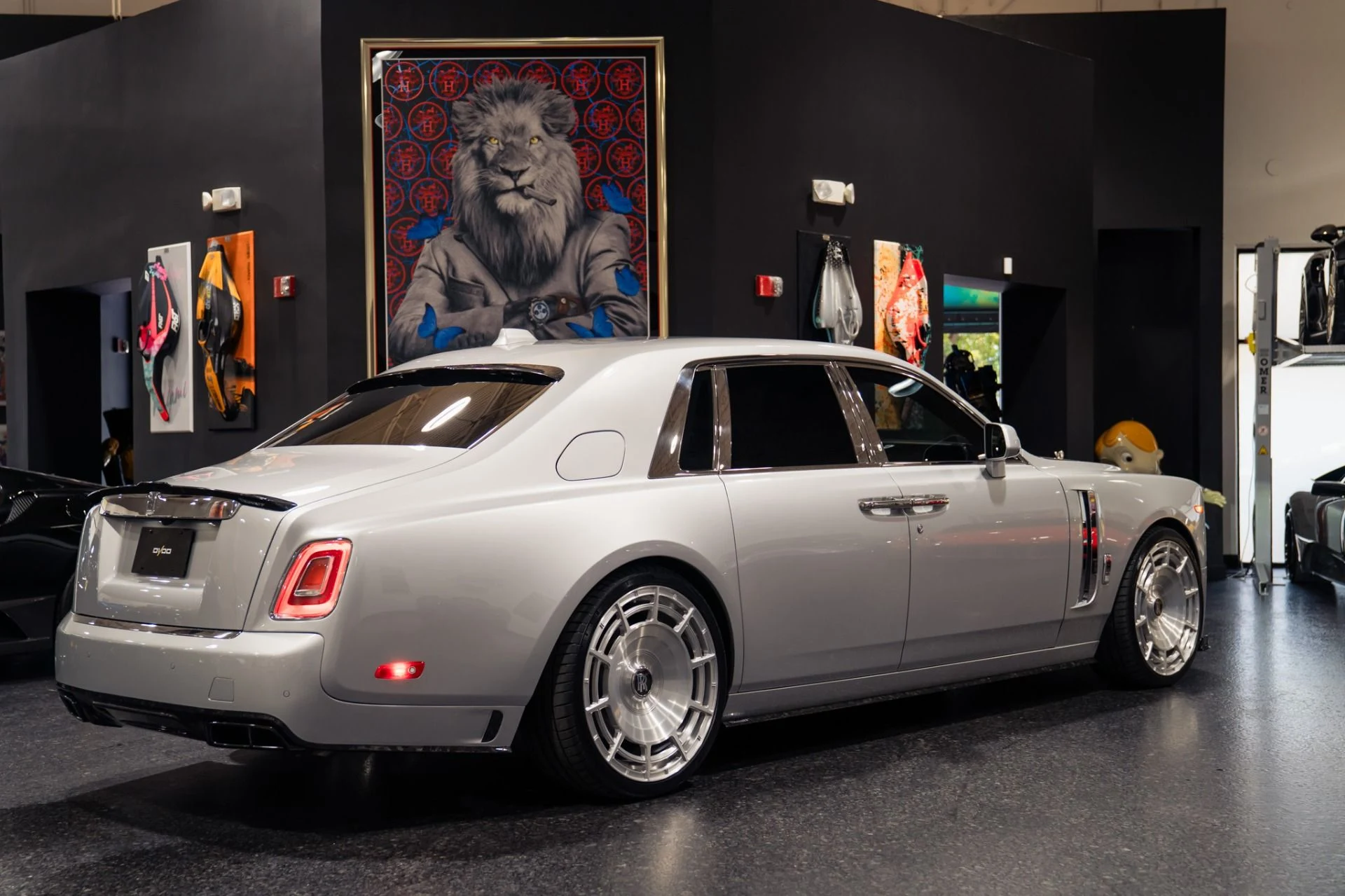 mph010_3932999138_Used_2020_Rolls_Royce_Phantom_Mansory_Carbon_Kit_Massive_524450_MSRP_1786996689_16823060ff