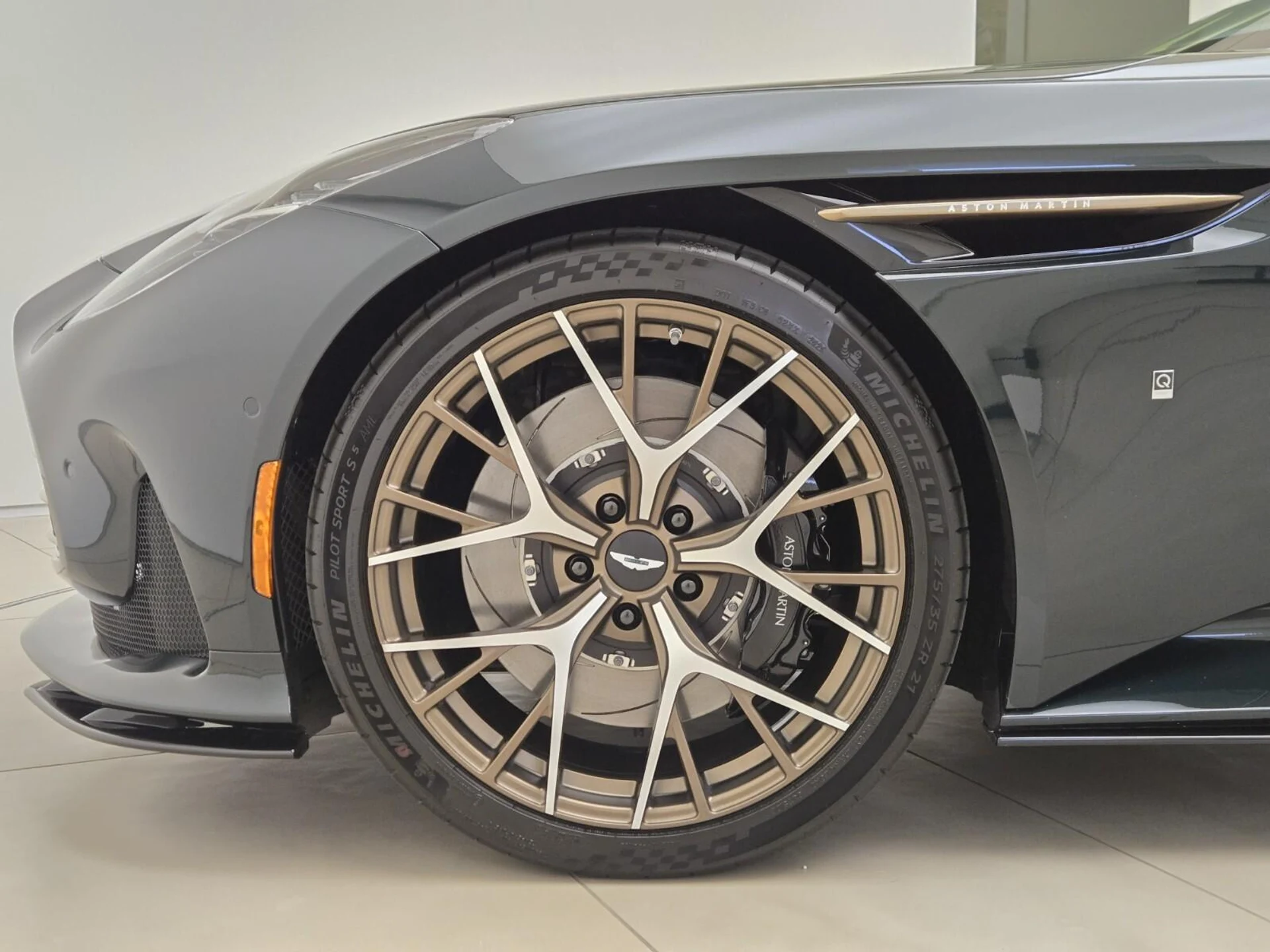 mph010_394043218_New_2026_Aston_Martin_DB_12_Volante_1777612883_0024469451