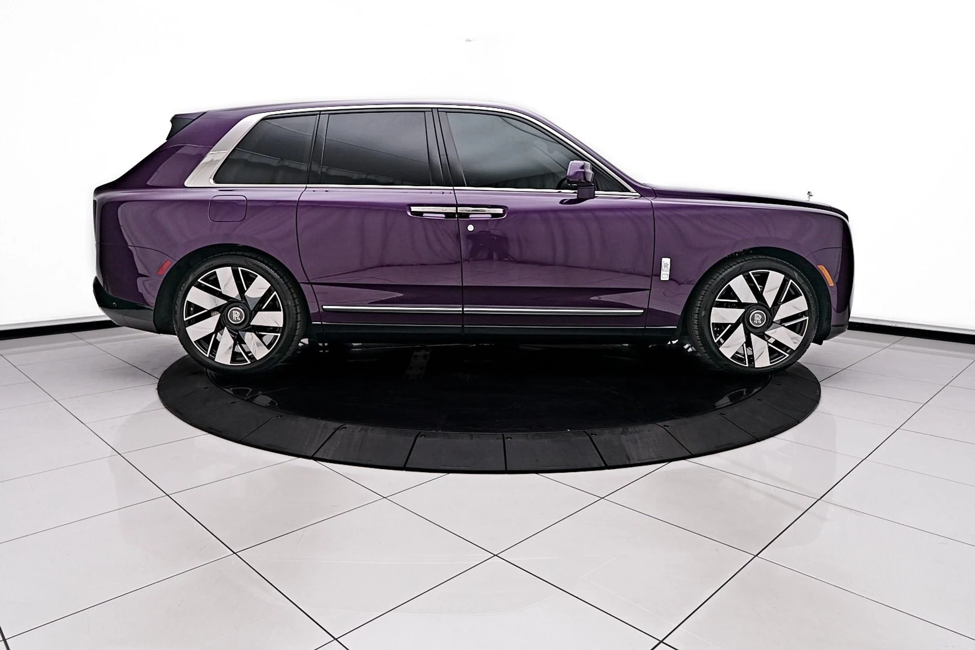 mph010_3951048875_Used_2025_Rolls_Royce_Cullinan_Base_1736646133_851cc8b831