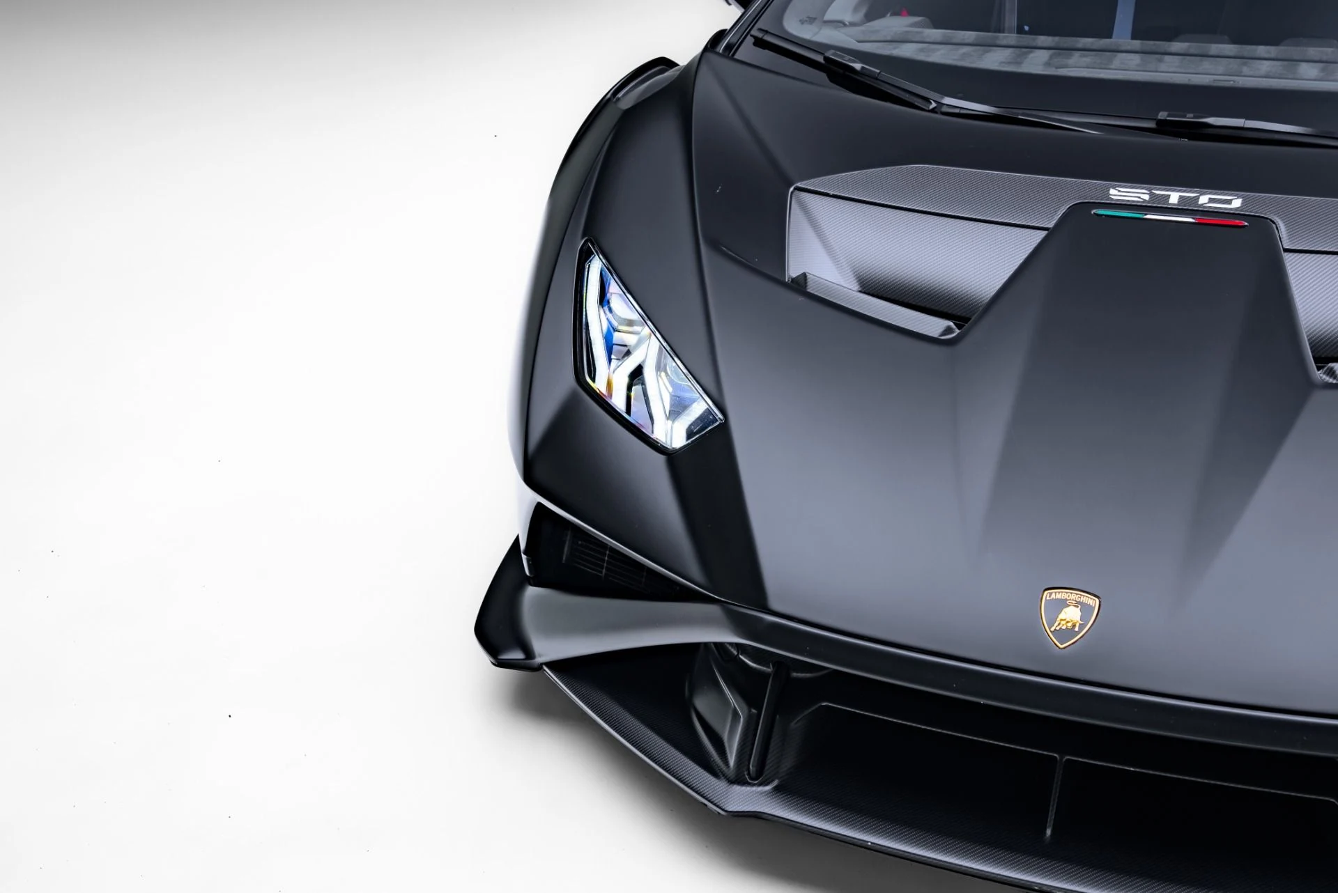 mph010_3962650044_Used_2022_Lamborghini_Huracan_STO_1771969691_e2bcdf49ba