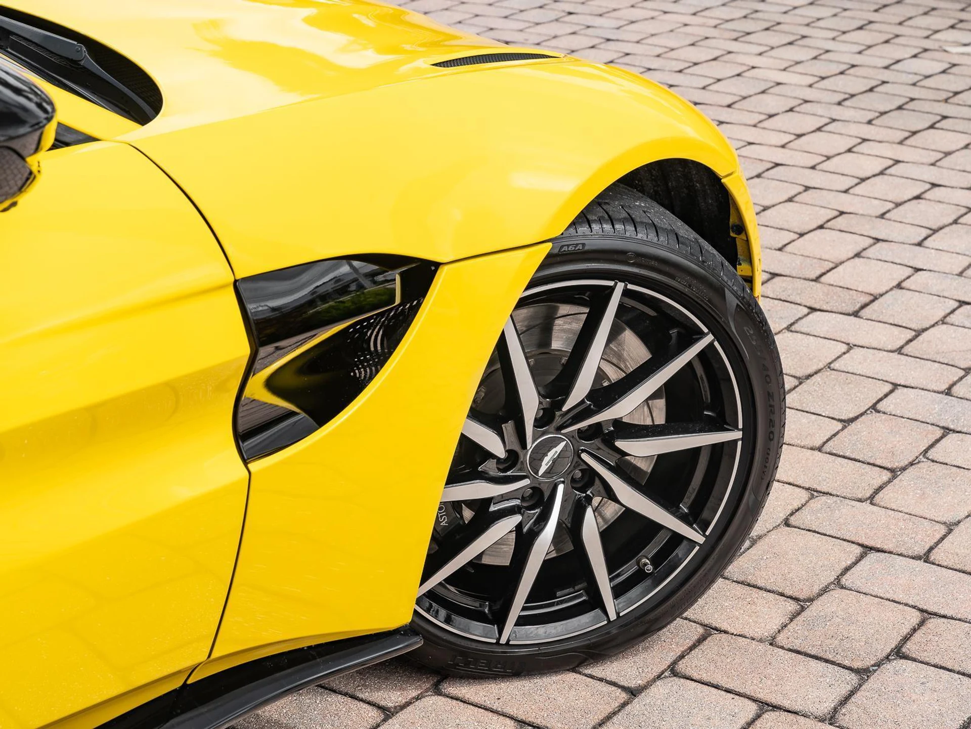 mph010_3982872337_Used_2020_Aston_Martin_Vantage_Coupe_1775769061_d2915a22c5