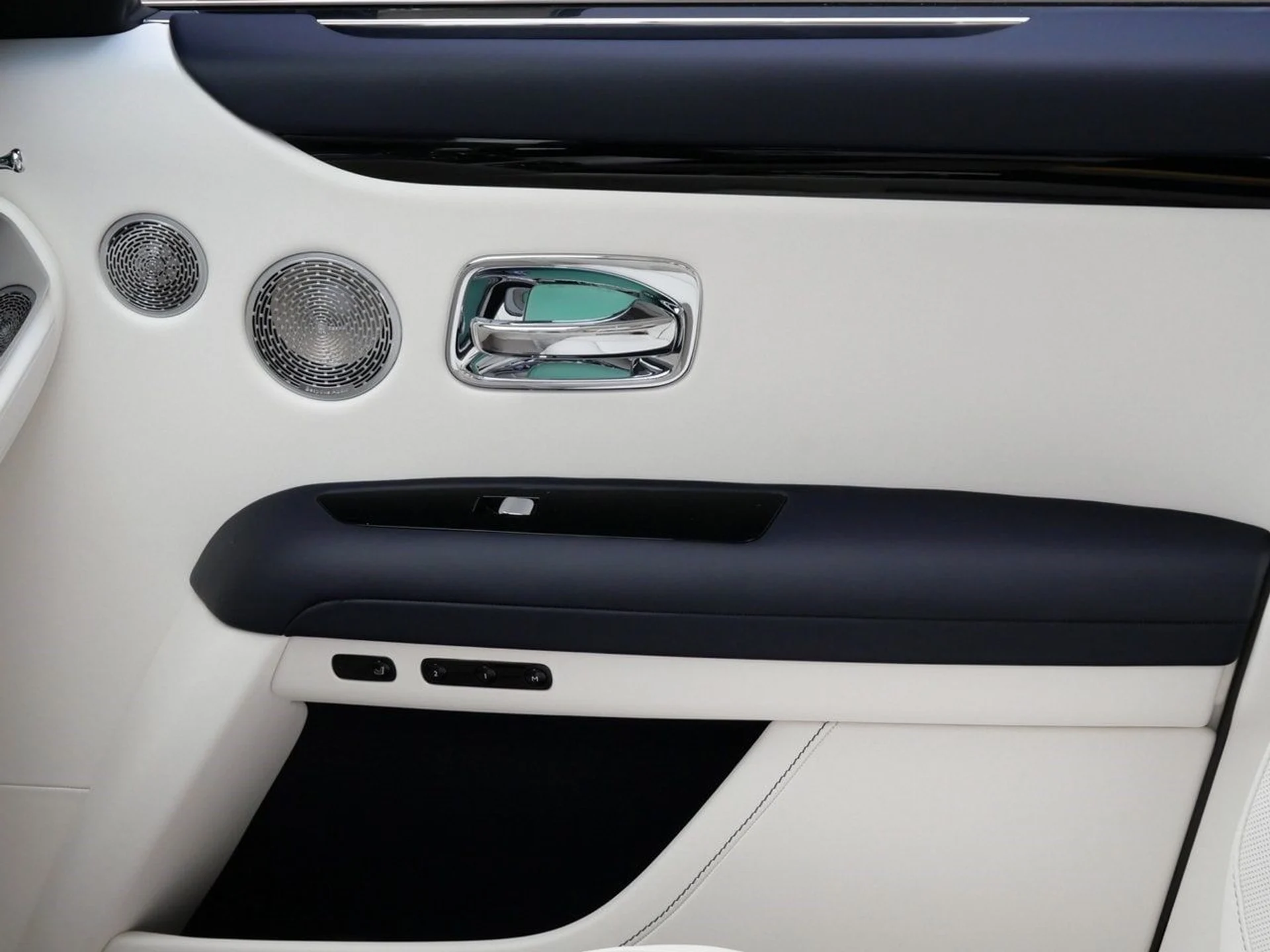 mph010_3982907337_ad894ca3e728b16e04701c99b493e30bx_3b9add0ff4