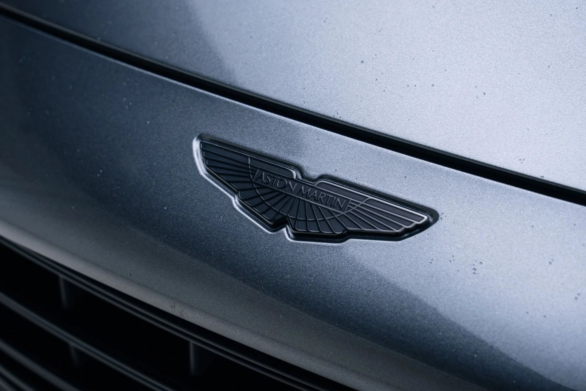 mph010_3984208972_Used_2023_Aston_Martin_DBX_707_1767147113_1f3551615e